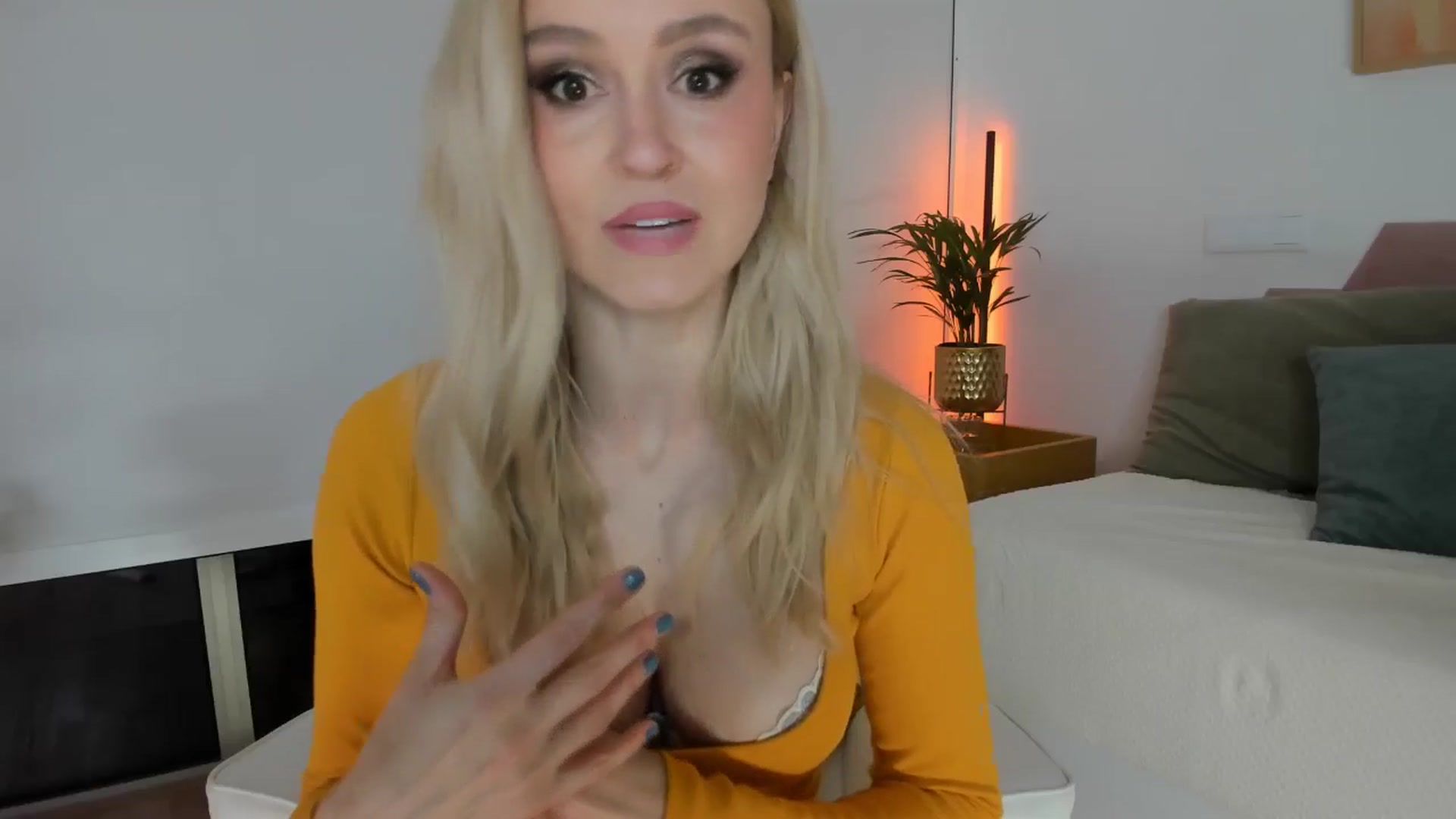 Gallery image thumbnail from AoifeOneal's myfreecams stream on, 11/16/2025, 20:07 image 5 of 20