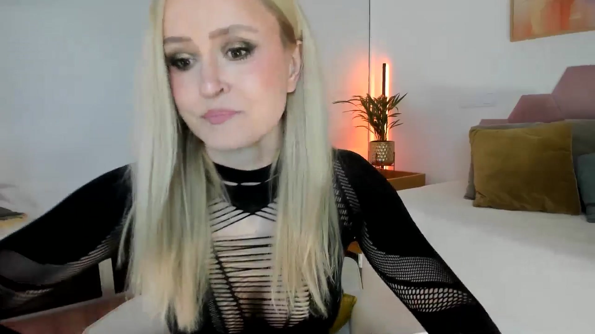 Gallery image thumbnail from AoifeOneal's myfreecams stream on, 11/19/2025, 19:27 image 12 of 20