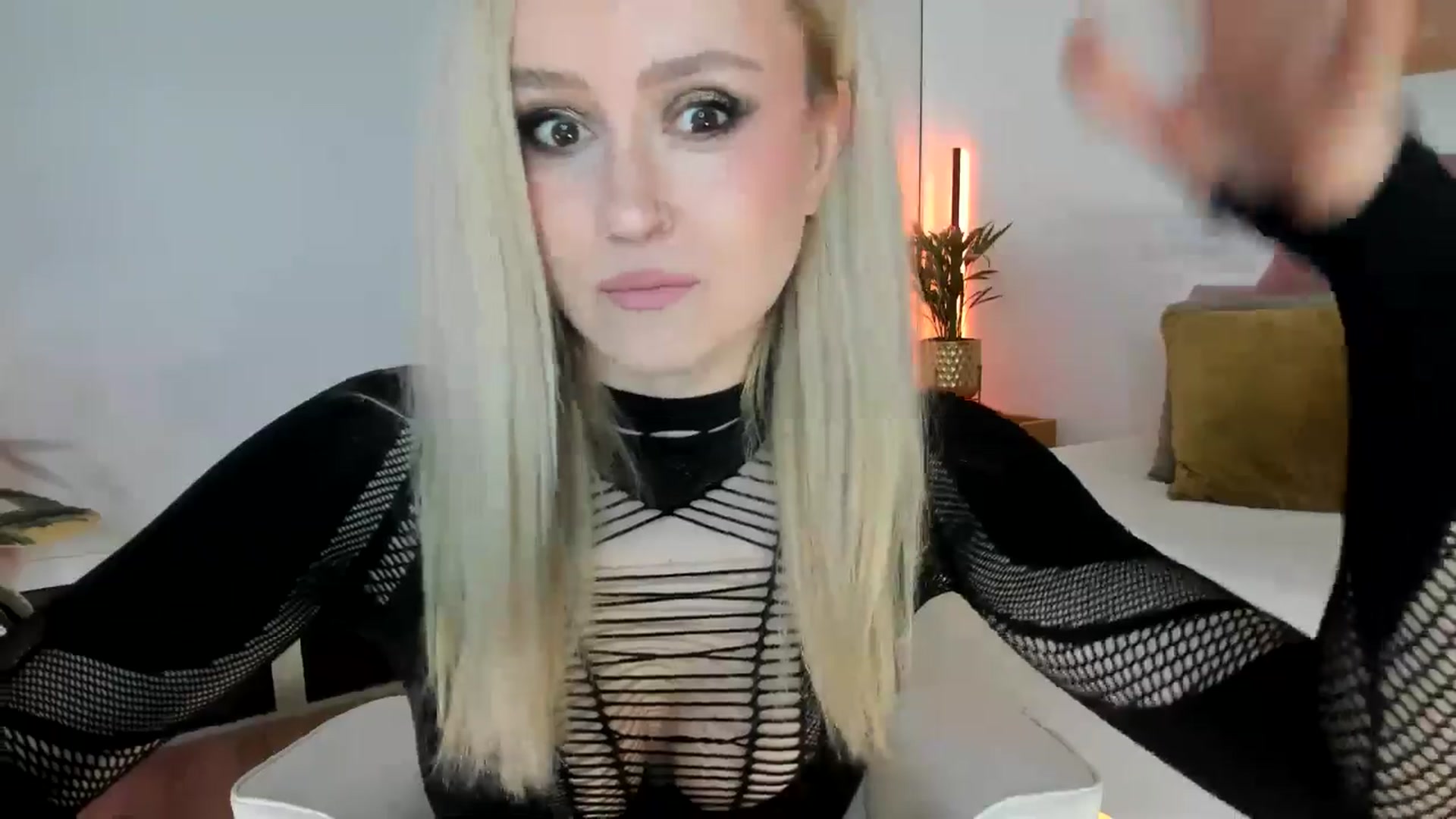 Gallery image thumbnail from AoifeOneal's myfreecams stream on, 11/19/2025, 19:27 image 8 of 20