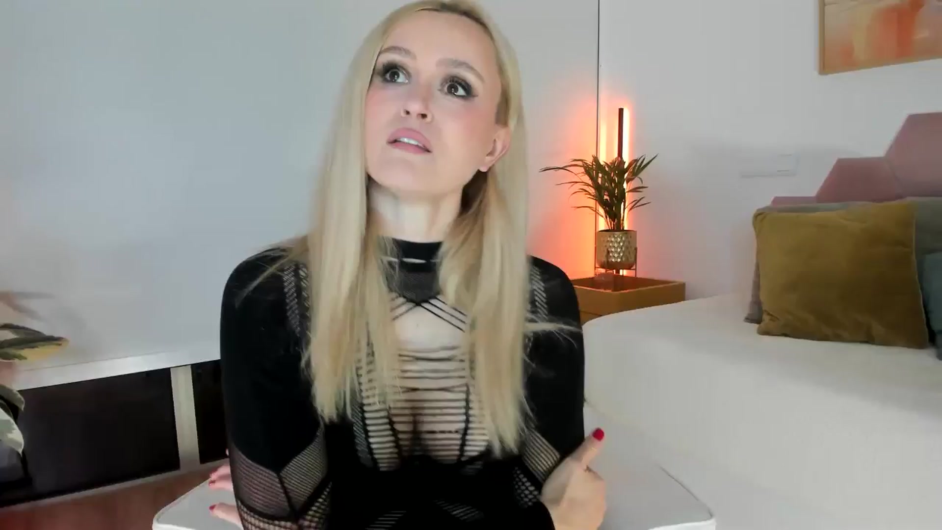 Gallery image thumbnail from AoifeOneal's myfreecams stream on, 11/19/2025, 19:27 image 7 of 20