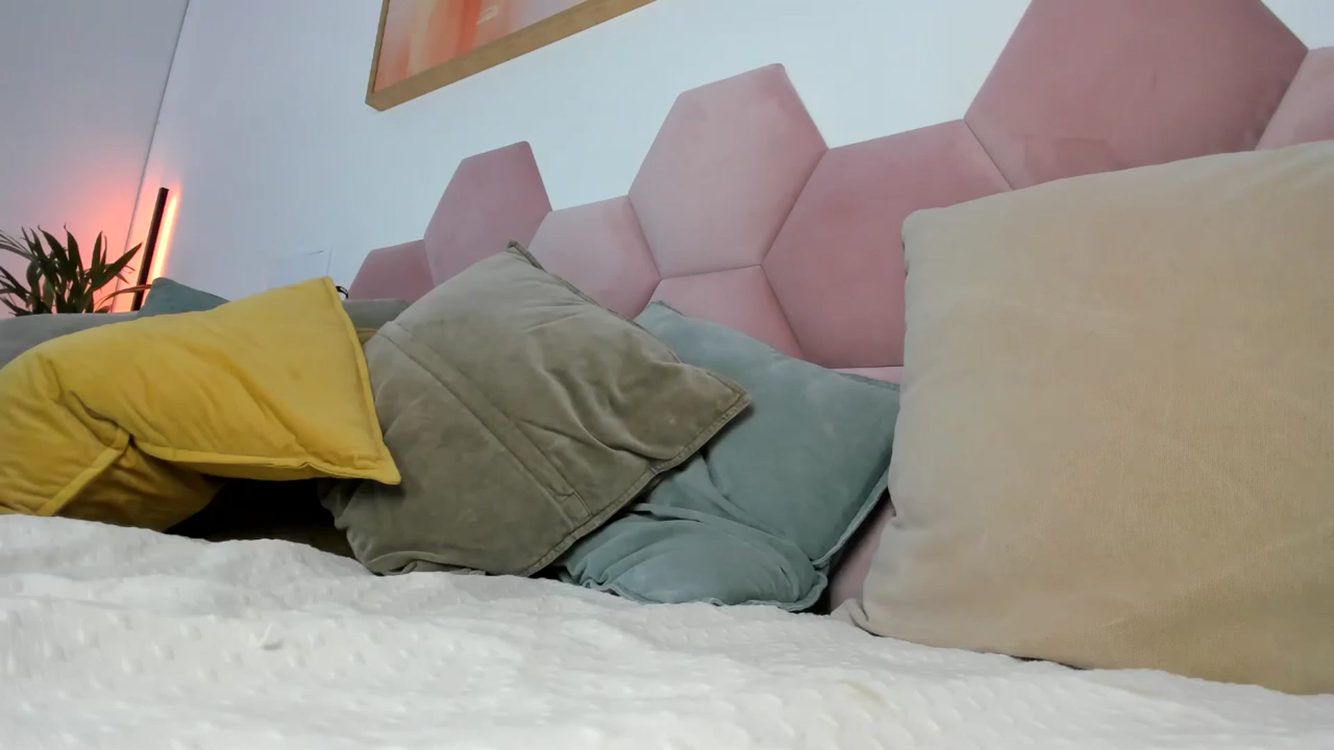 Gallery image thumbnail from AoifeOneal's myfreecams stream on, 11/20/2025, 22:04 image 17 of 20