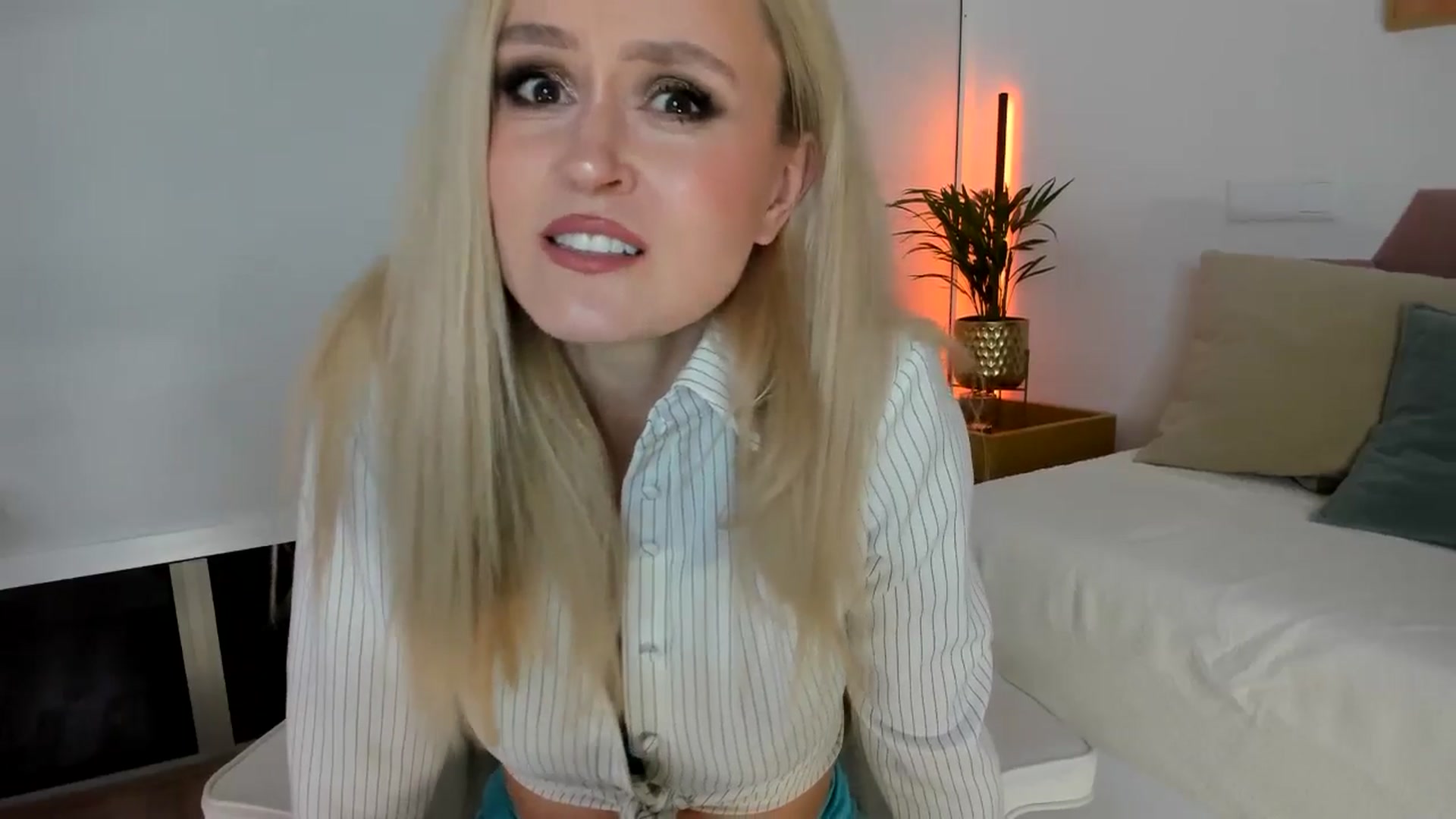 Gallery image thumbnail from AoifeOneal's myfreecams stream on, 11/22/2025, 19:31 image 6 of 20
