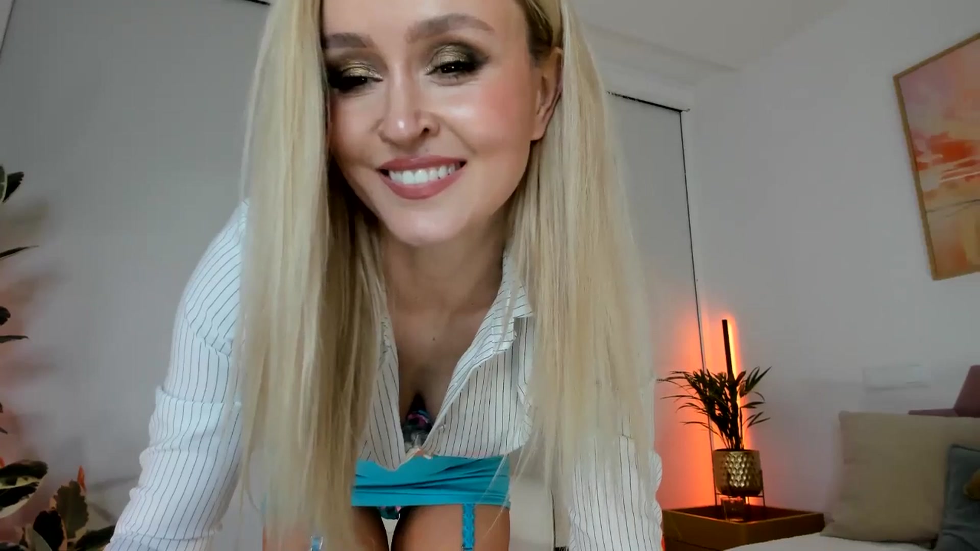 Gallery image thumbnail from AoifeOneal's myfreecams stream on, 11/22/2025, 21:21 image 15 of 20