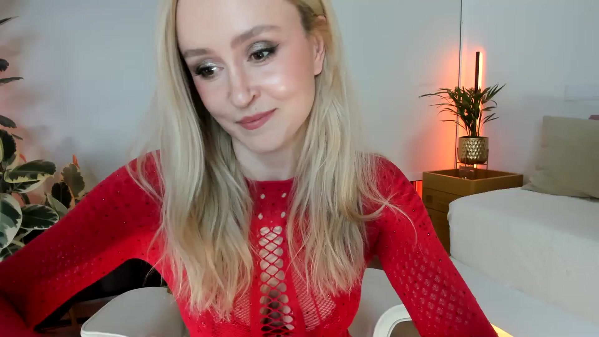 Gallery image thumbnail from AoifeOneal's myfreecams stream on, 11/23/2025, 19:37 image 18 of 20