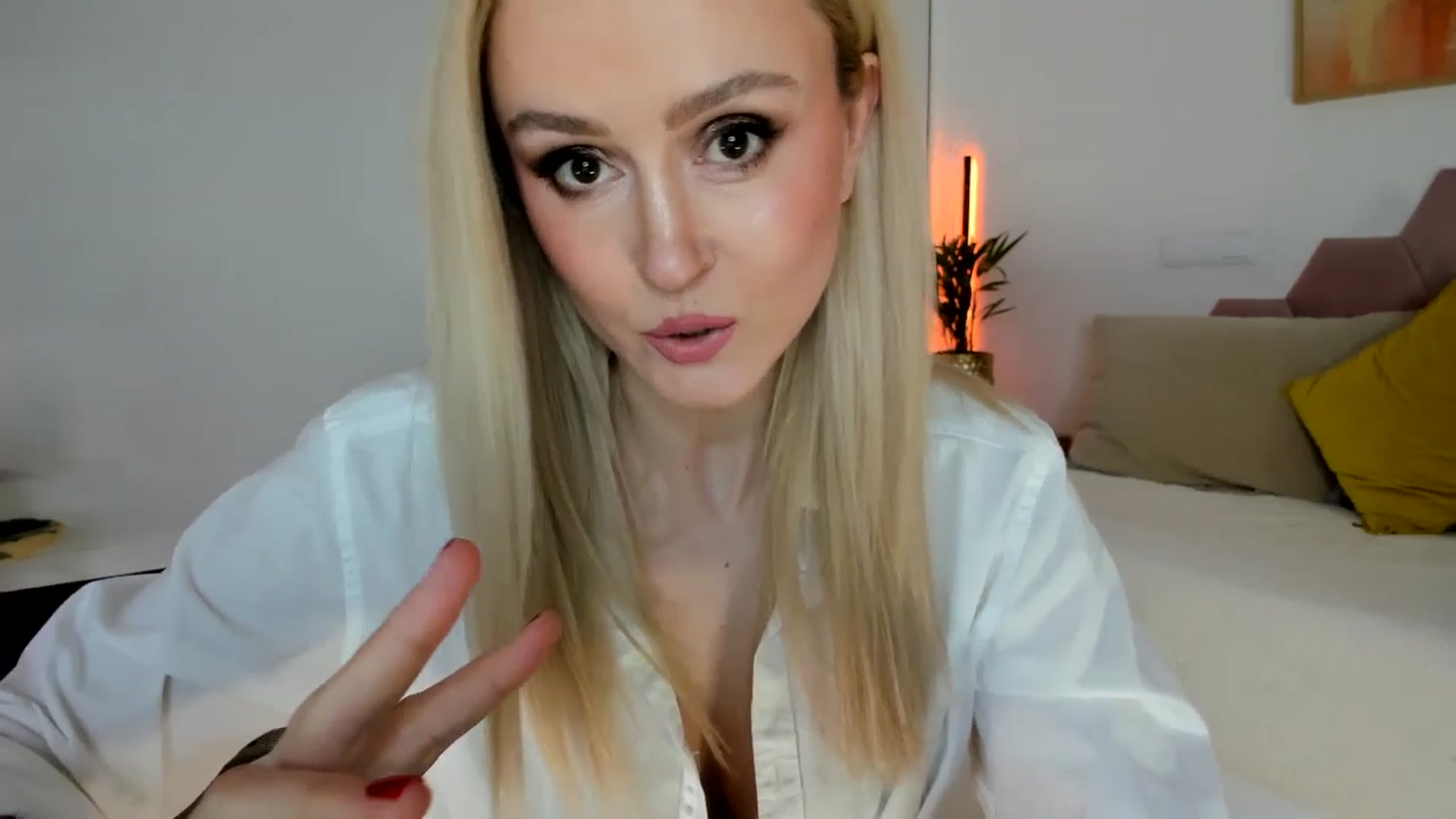 Gallery image thumbnail from AoifeOneal's myfreecams stream on, 11/26/2025, 19:47 image 12 of 20