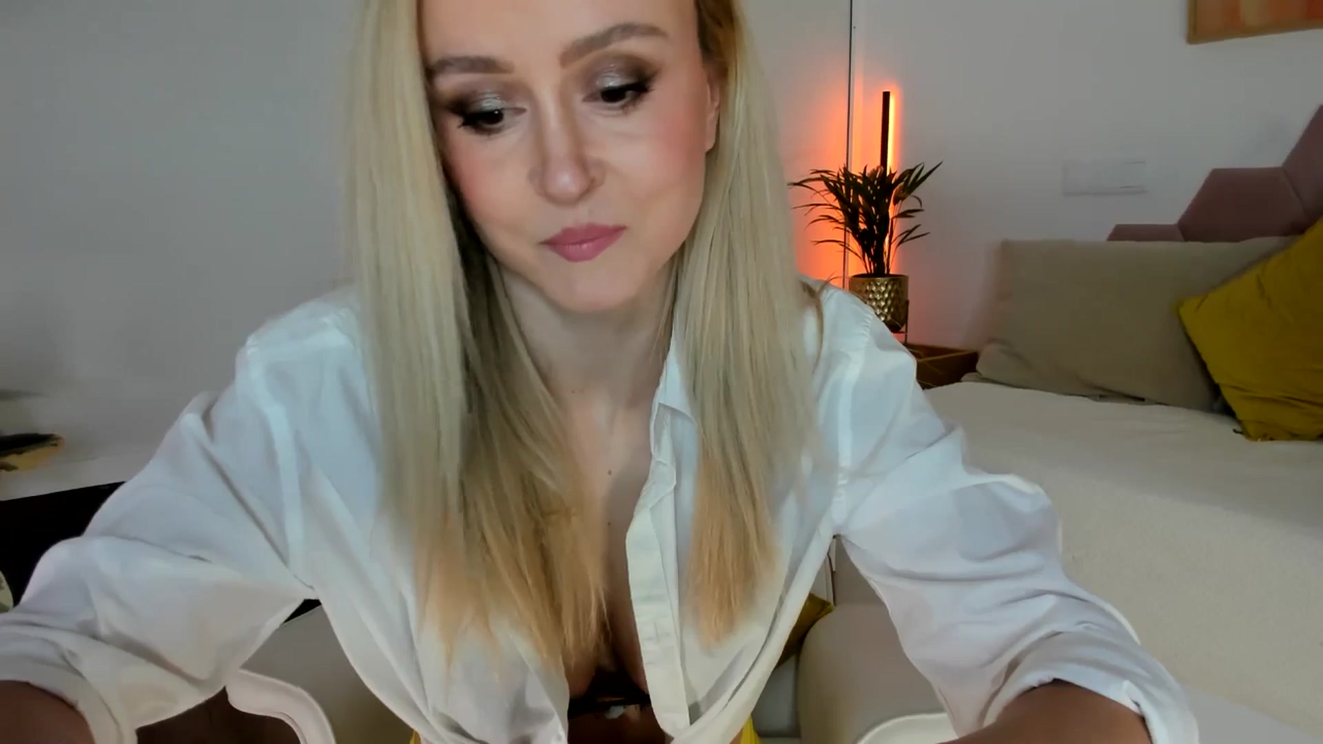 Gallery image thumbnail from AoifeOneal's myfreecams stream on, 11/26/2025, 19:47 image 3 of 20