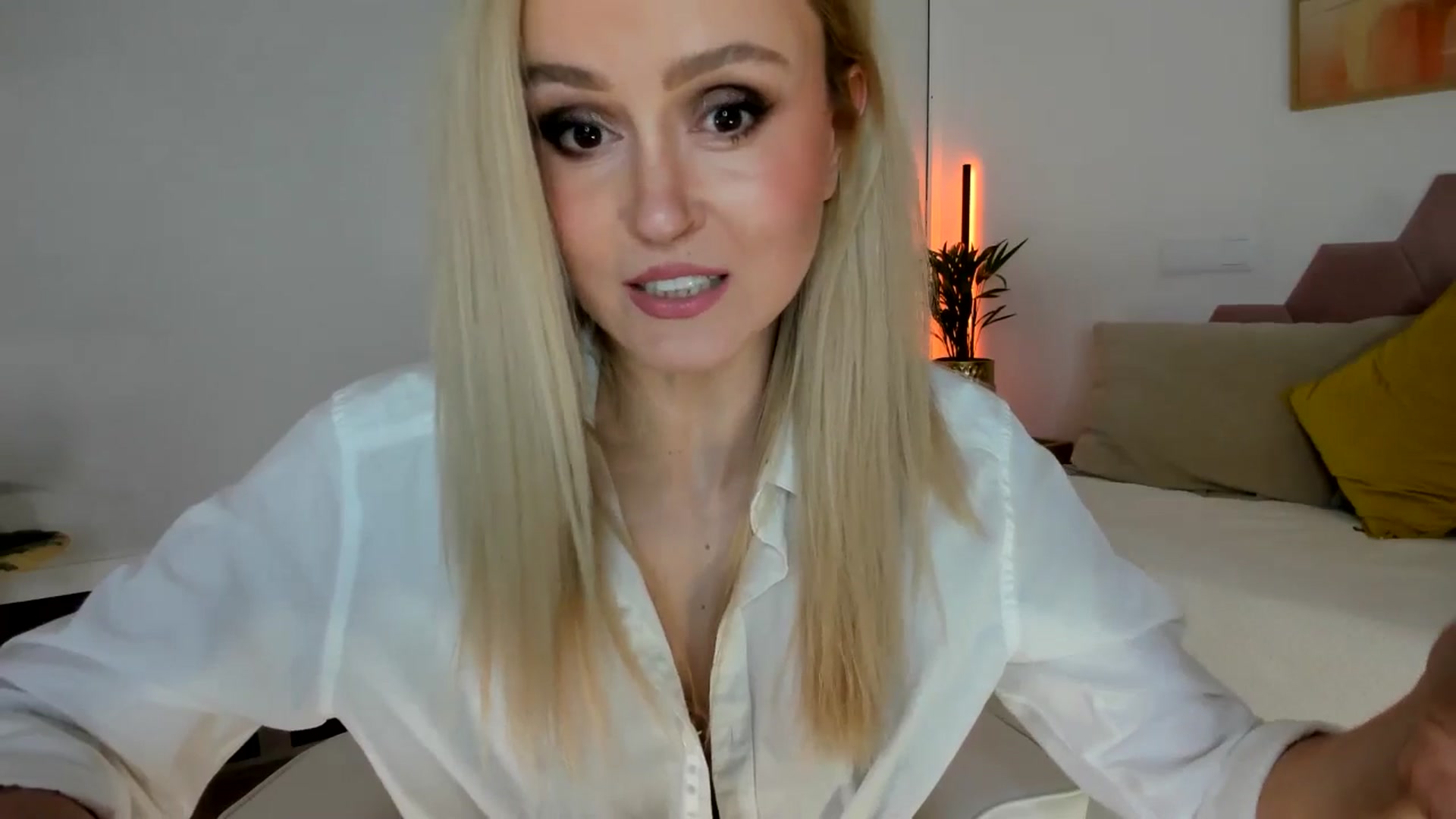 Gallery image thumbnail from AoifeOneal's myfreecams stream on, 11/26/2025, 19:47 image 7 of 20