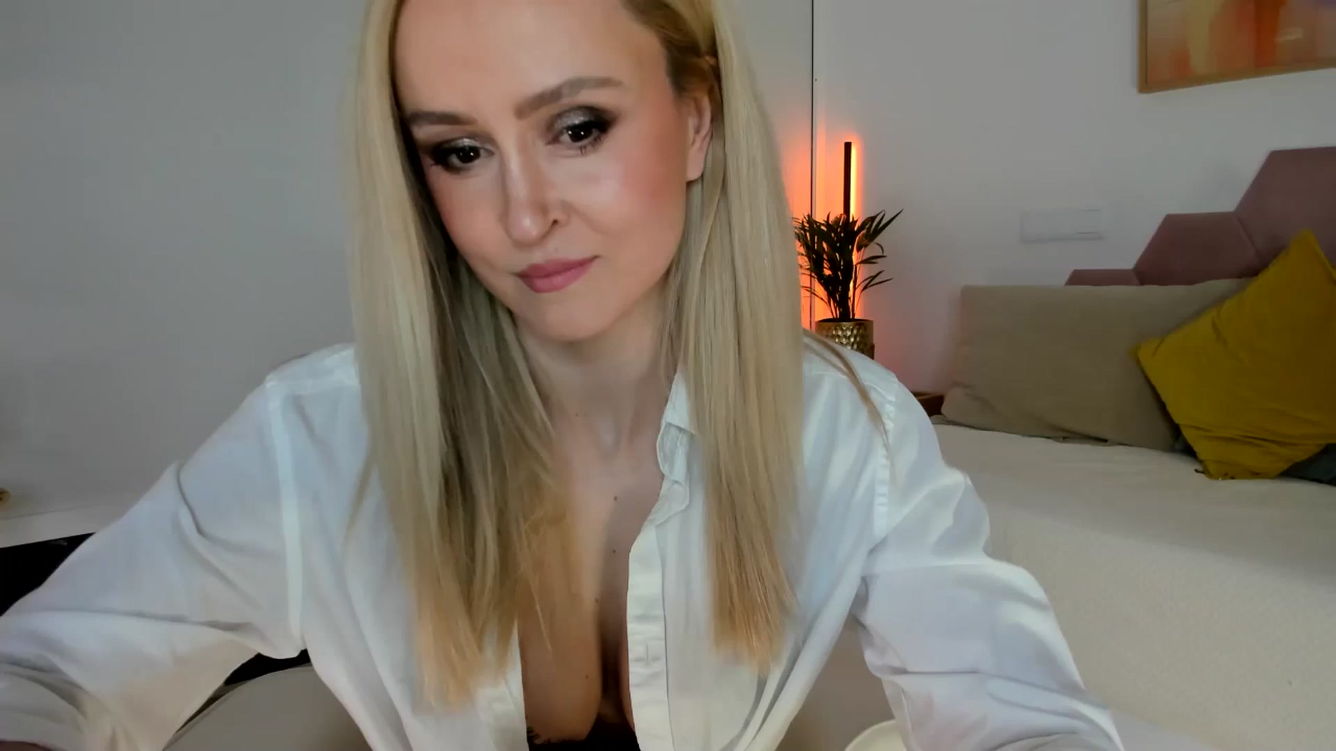 Gallery image thumbnail from AoifeOneal's myfreecams stream on, 11/26/2025, 19:47 image 1 of 20