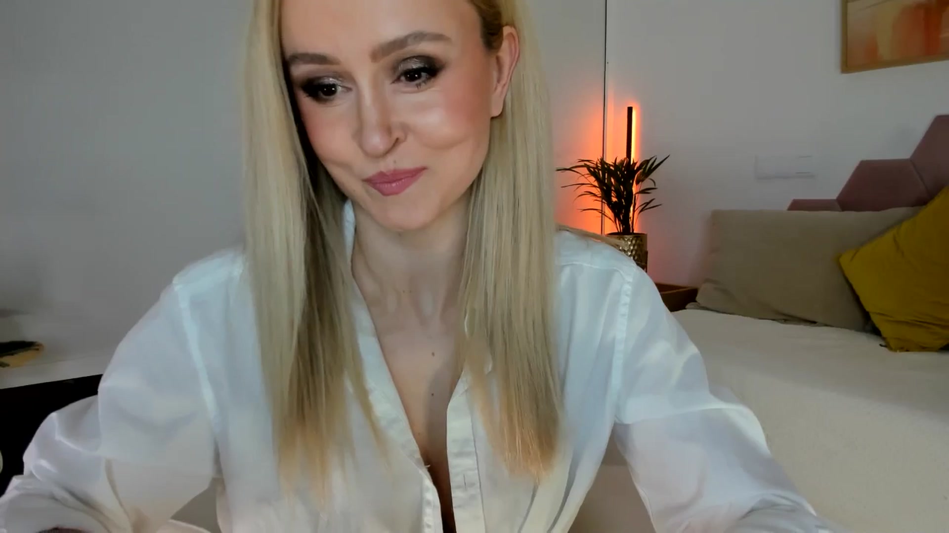 Gallery image thumbnail from AoifeOneal's myfreecams stream on, 11/26/2025, 19:47 image 13 of 20
