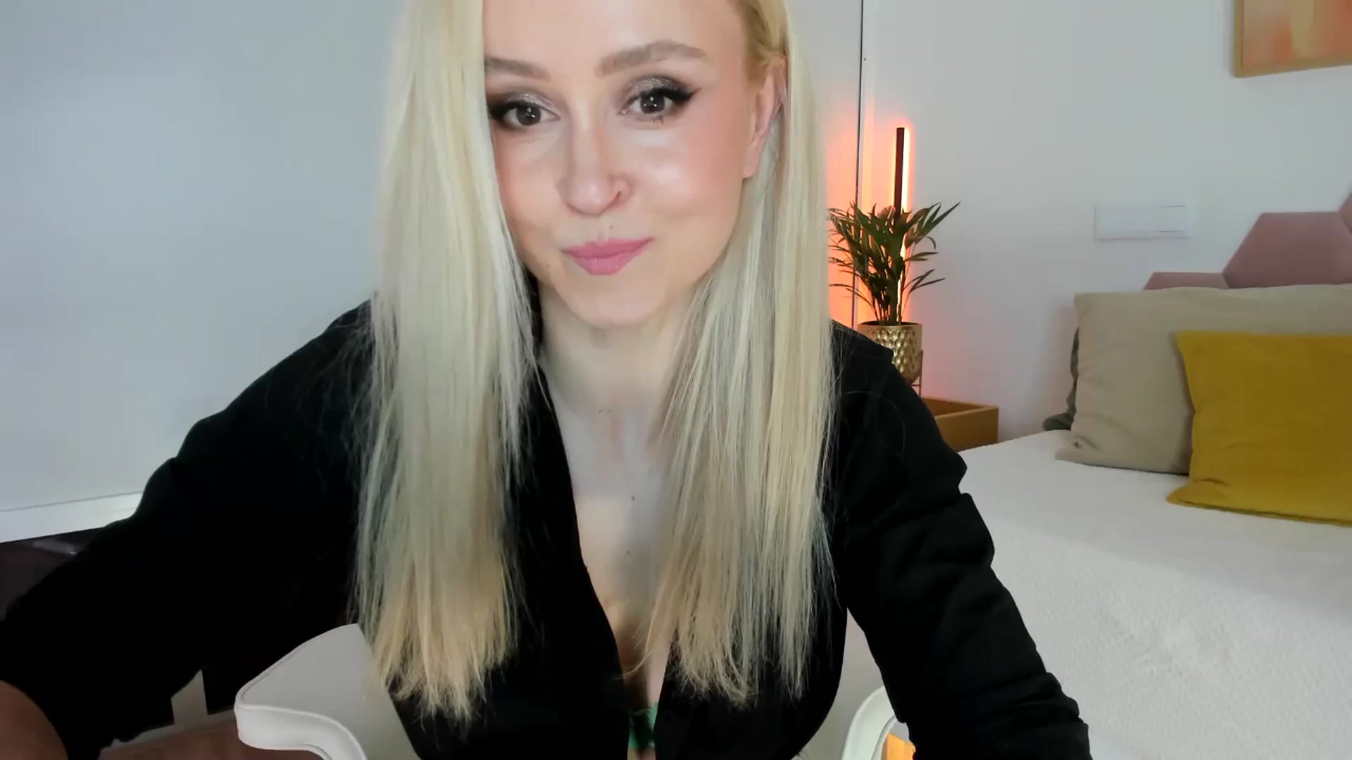 Gallery image thumbnail from AoifeOneal's myfreecams stream on, 11/30/2025, 19:54 image 4 of 20