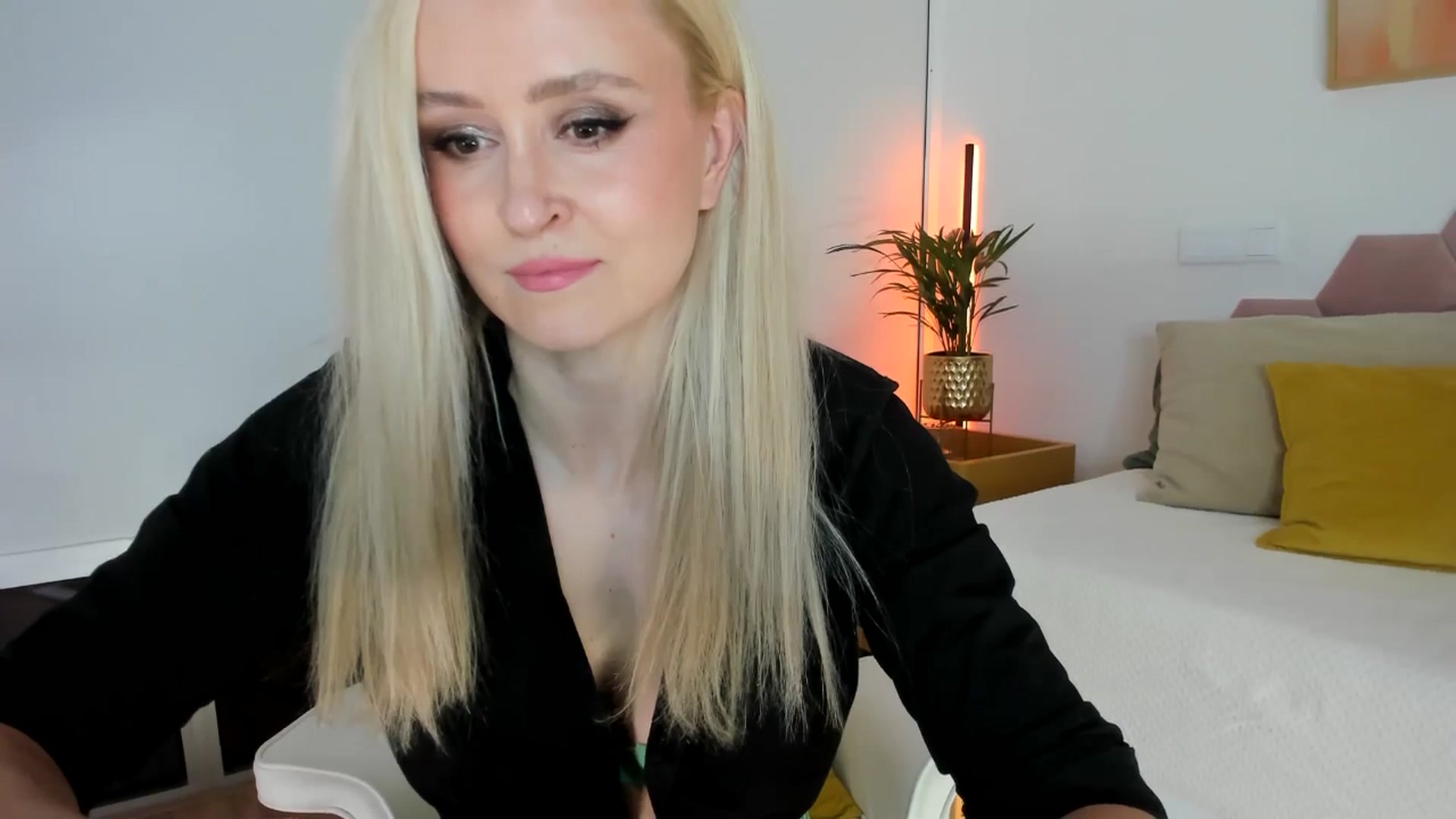 Gallery image thumbnail from AoifeOneal's myfreecams stream on, 11/30/2025, 19:54 image 2 of 20