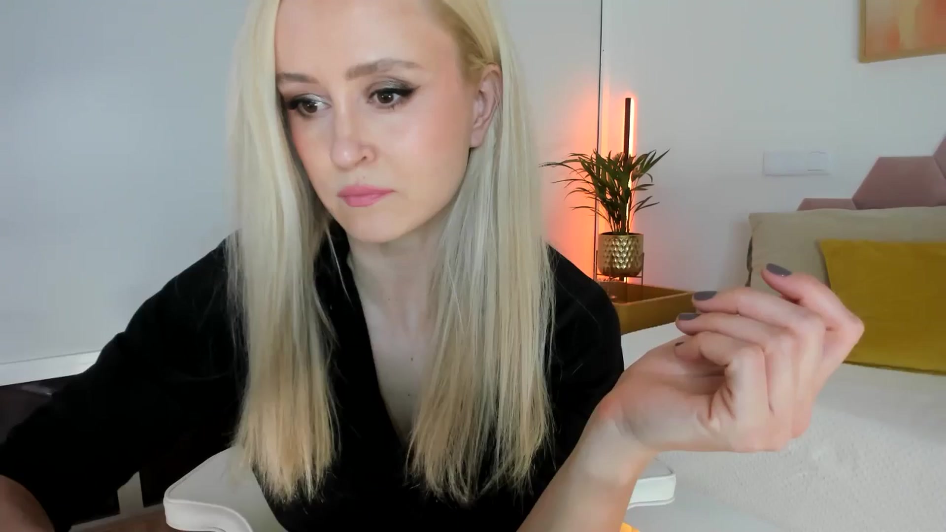 Gallery image thumbnail from AoifeOneal's myfreecams stream on, 11/30/2025, 19:54 image 1 of 20