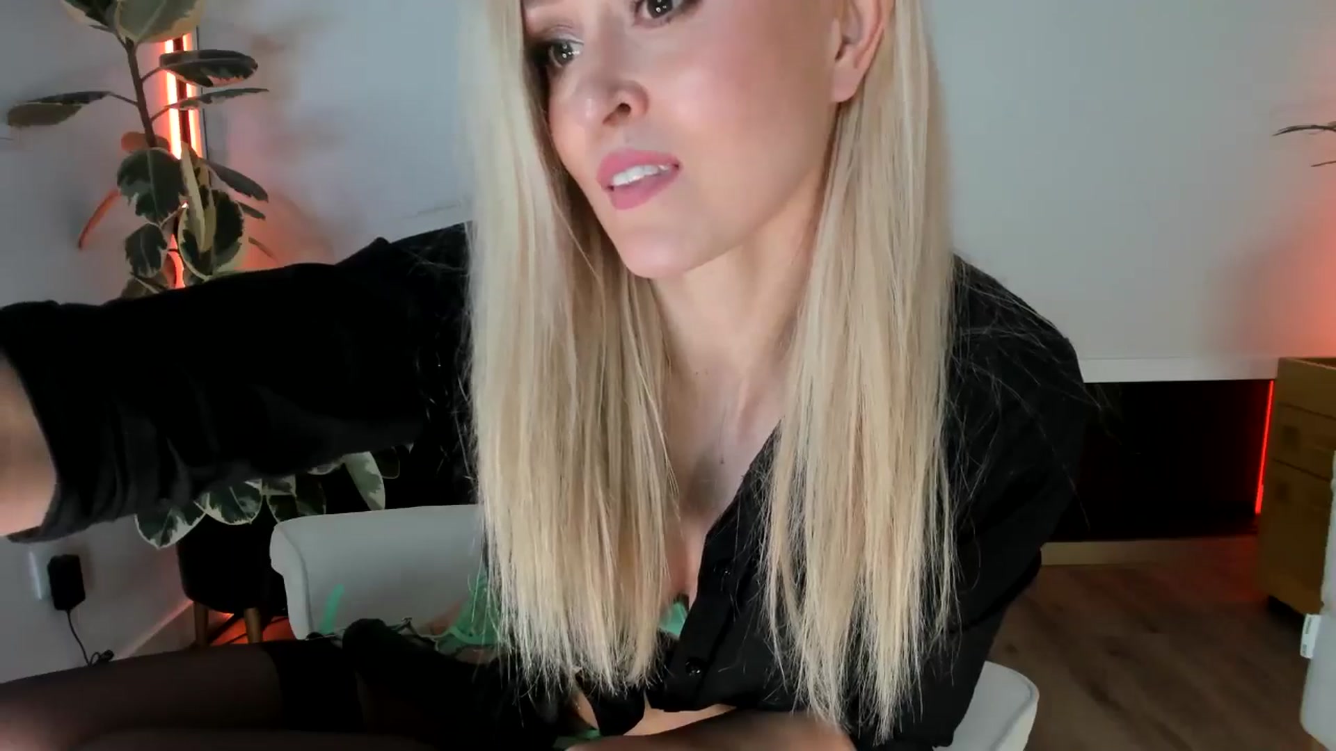 Gallery image thumbnail from AoifeOneal's myfreecams stream on, 11/30/2025, 22:02 image 9 of 20