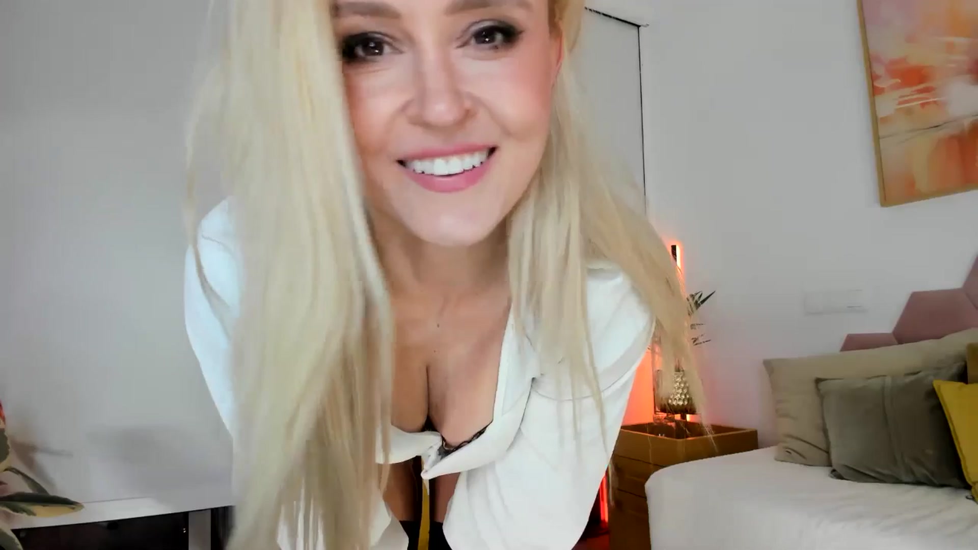 Gallery image thumbnail from AoifeOneal's myfreecams stream on, 12/04/2025, 21:07 image 15 of 20