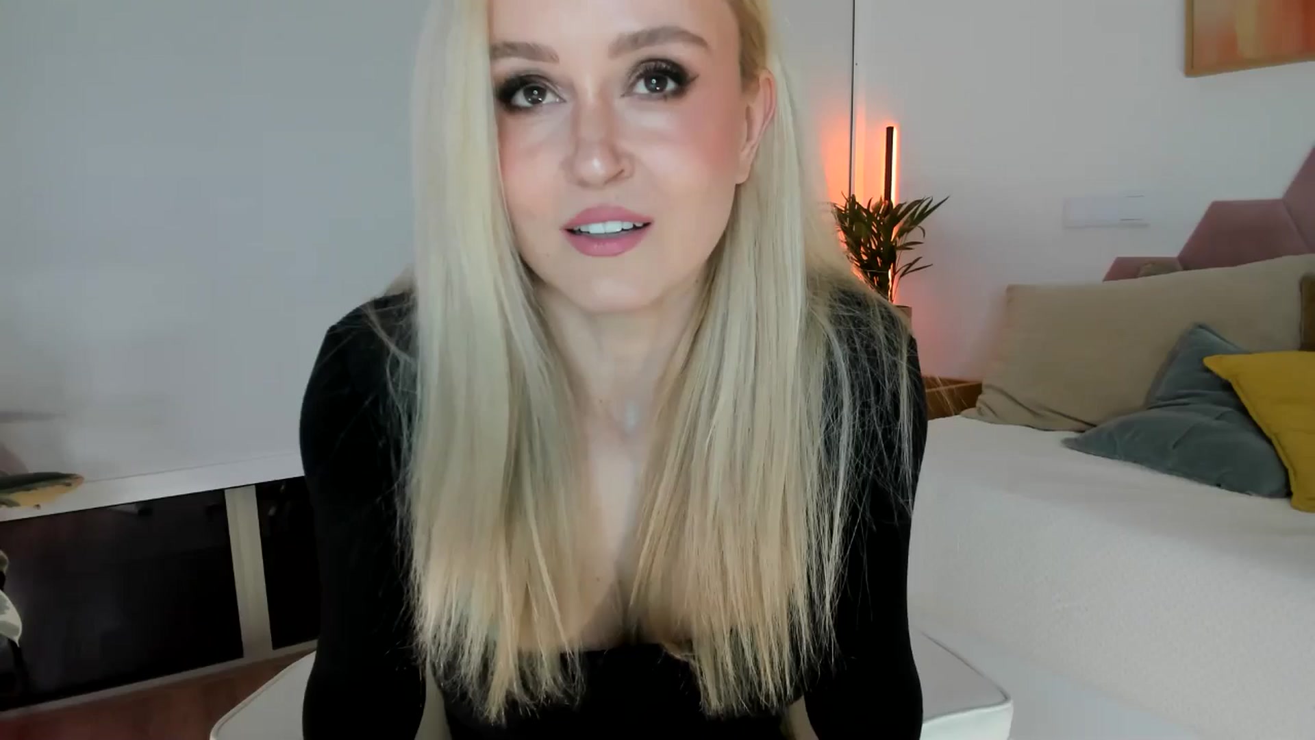 Gallery image thumbnail from AoifeOneal's myfreecams stream on, 12/11/2025, 21:03 image 1 of 20