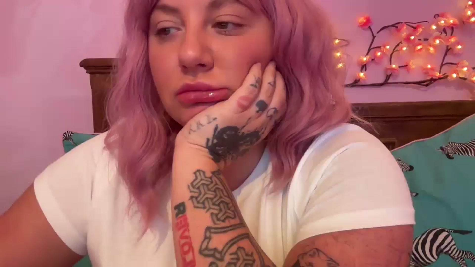 Gallery image thumbnail from Apandabella's myfreecams stream on, 08/03/2025, 15:10 image 12 of 20