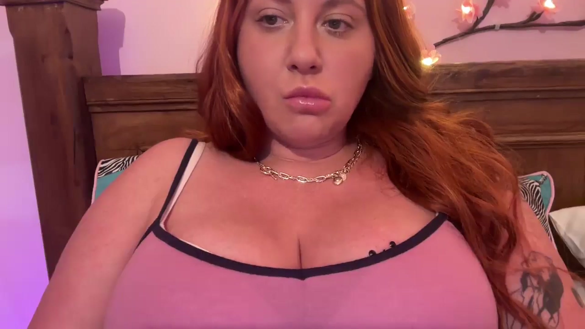 Gallery image thumbnail from Apandabella's myfreecams stream on, 08/05/2025, 22:34 image 4 of 20