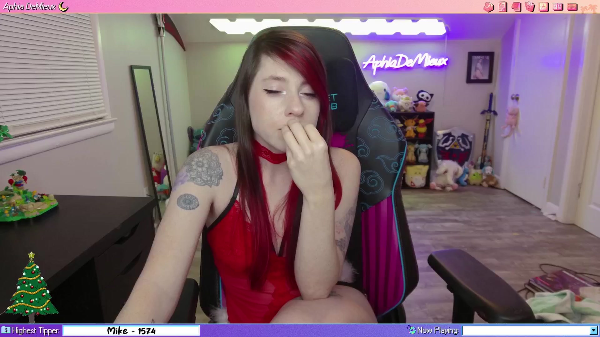 Gallery image thumbnail from AphiaDeMieux's myfreecams stream on, 12/23/2025, 04:53 image 8 of 20