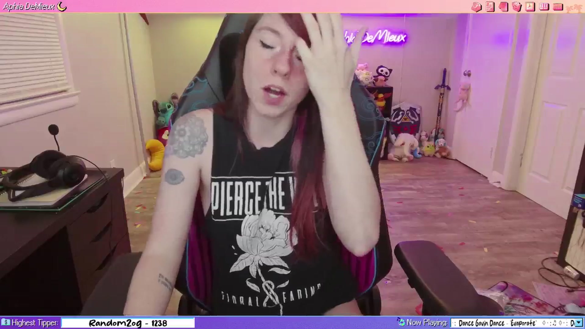 Gallery image thumbnail from AphiaDeMieux's myfreecams stream on, 01/10/2026, 04:08 image 6 of 20