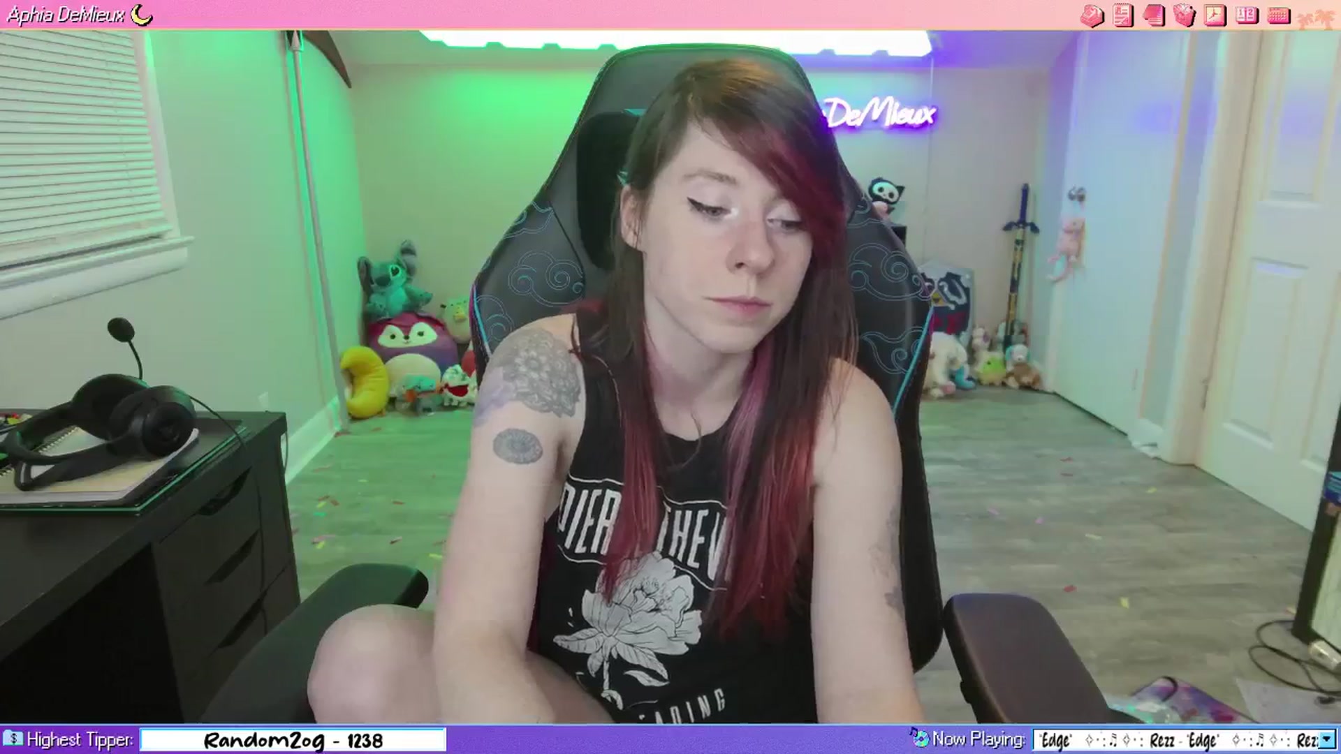 Gallery image thumbnail from AphiaDeMieux's myfreecams stream on, 01/10/2026, 04:08 image 10 of 20