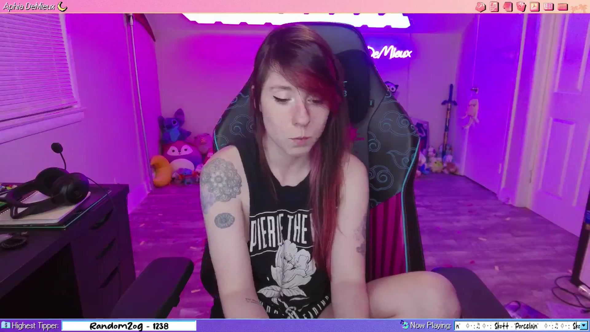 Gallery image thumbnail from AphiaDeMieux's myfreecams stream on, 01/10/2026, 04:08 image 15 of 20