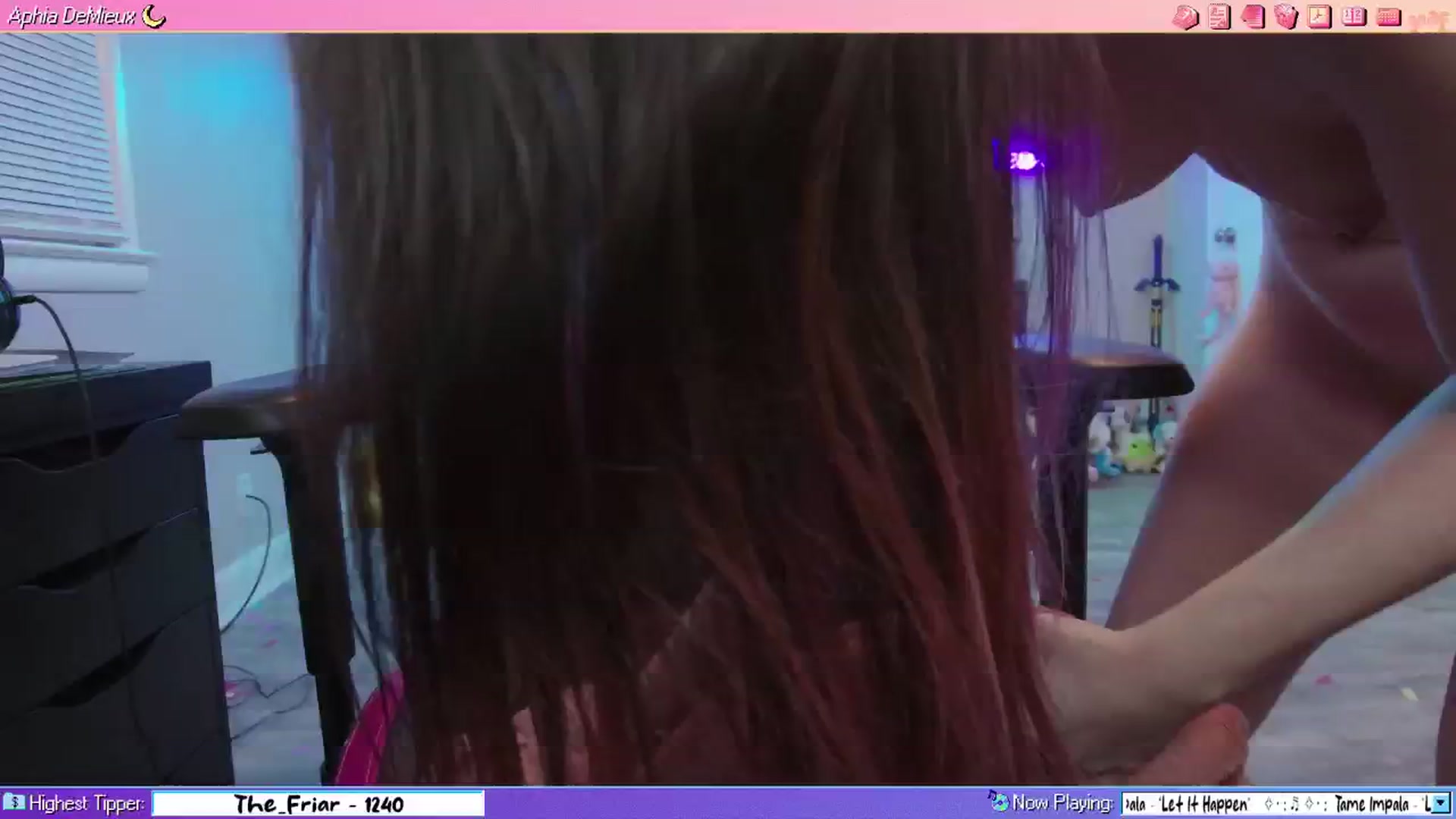 Gallery image thumbnail from AphiaDeMieux's myfreecams stream on, 01/10/2026, 05:06 image 14 of 20