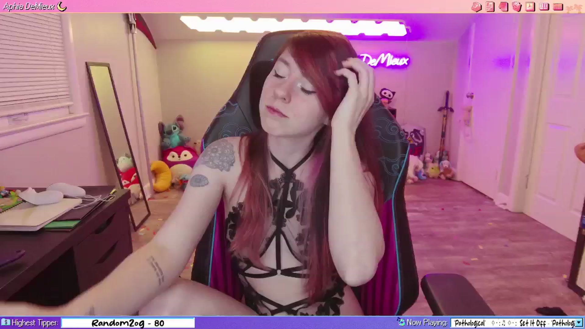 Gallery image thumbnail from AphiaDeMieux's myfreecams stream on, 01/12/2026, 04:48 image 4 of 20