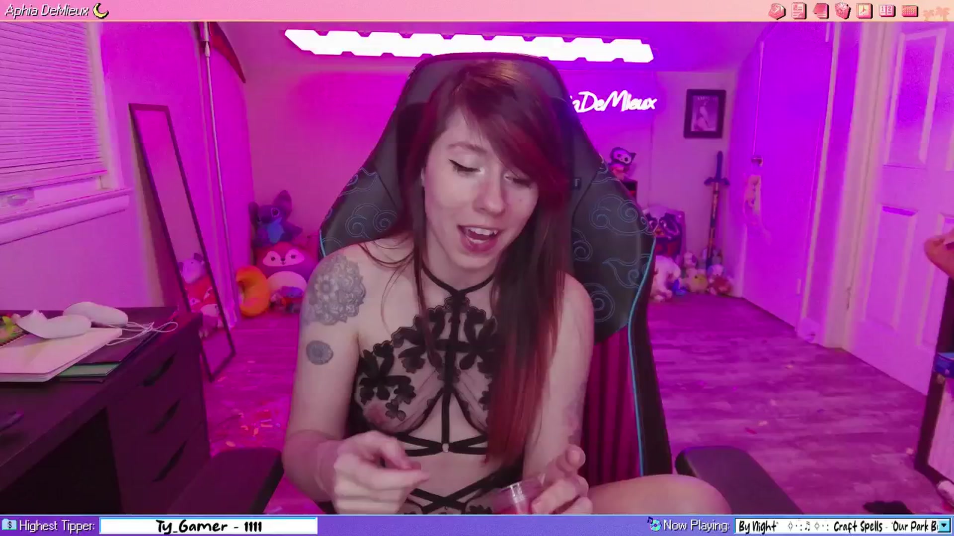 Gallery image thumbnail from AphiaDeMieux's myfreecams stream on, 01/12/2026, 04:48 image 17 of 20