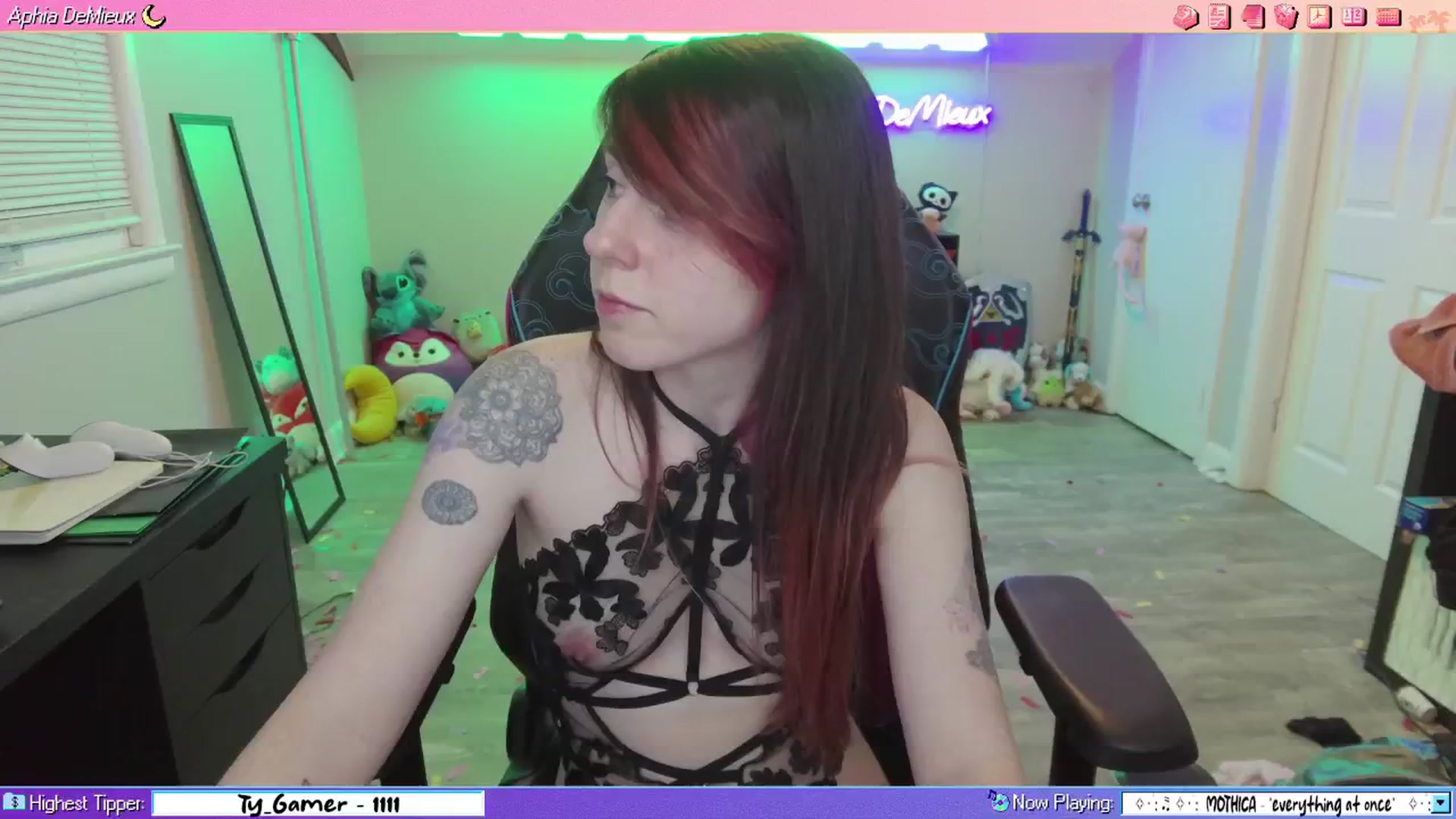 Gallery image thumbnail from AphiaDeMieux's myfreecams stream on, 01/12/2026, 04:48 image 11 of 20