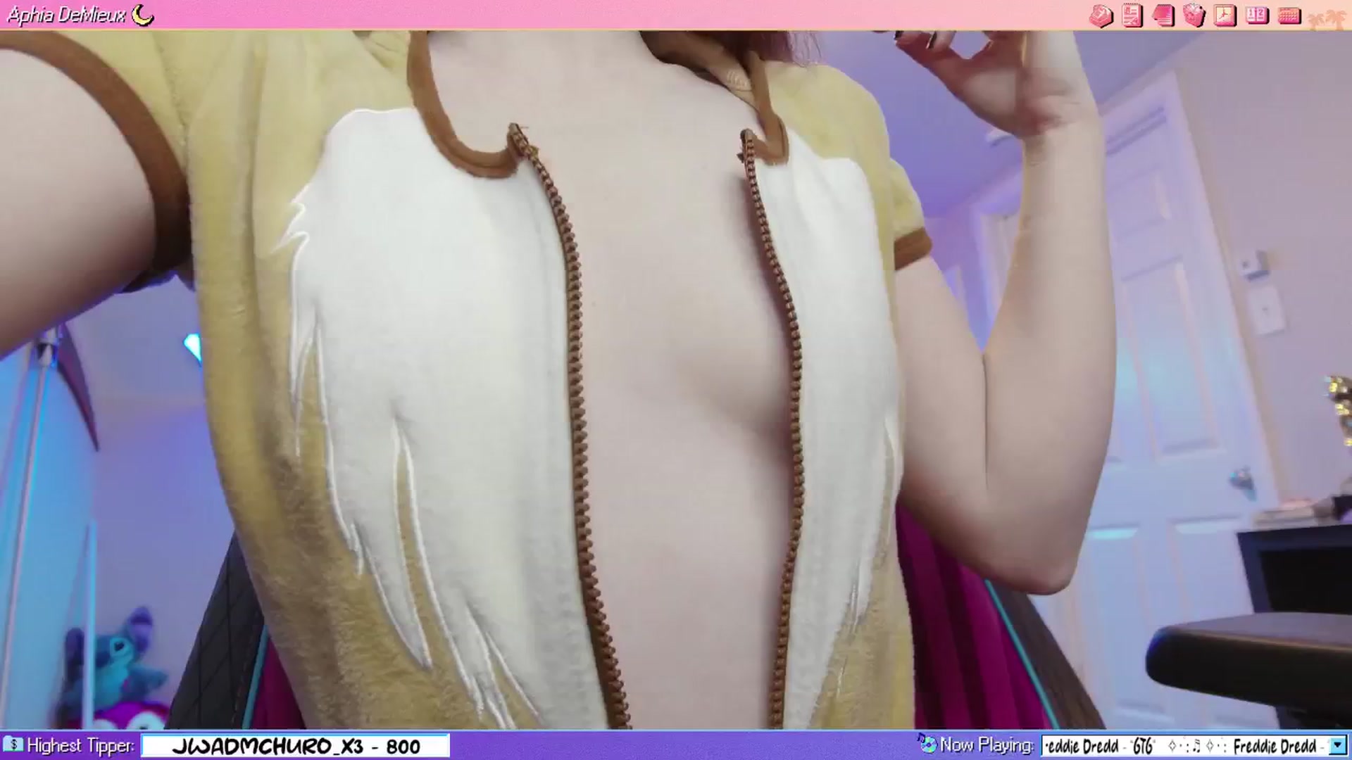 Gallery image thumbnail from AphiaDeMieux's myfreecams stream on, 02/01/2026, 06:07 image 9 of 20