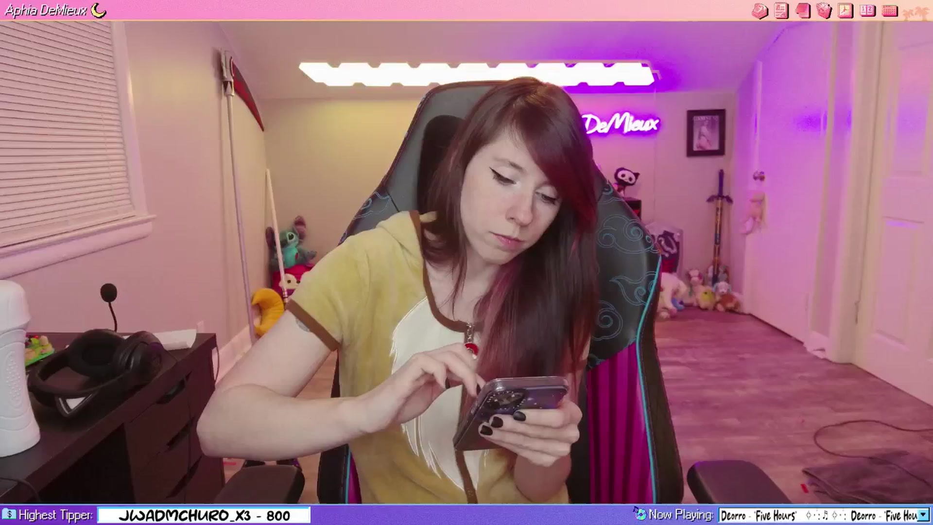 Gallery image thumbnail from AphiaDeMieux's myfreecams stream on, 02/01/2026, 06:07 image 3 of 20