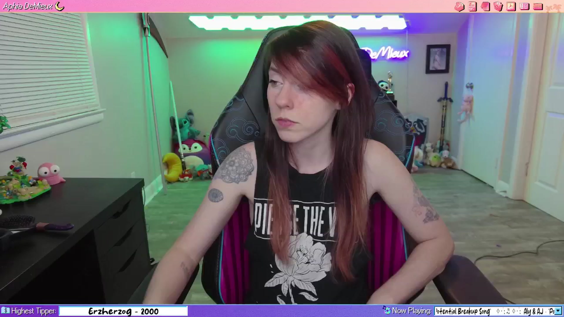 Gallery image thumbnail from AphiaDeMieux's myfreecams stream on, 02/13/2026, 03:58 image 7 of 20