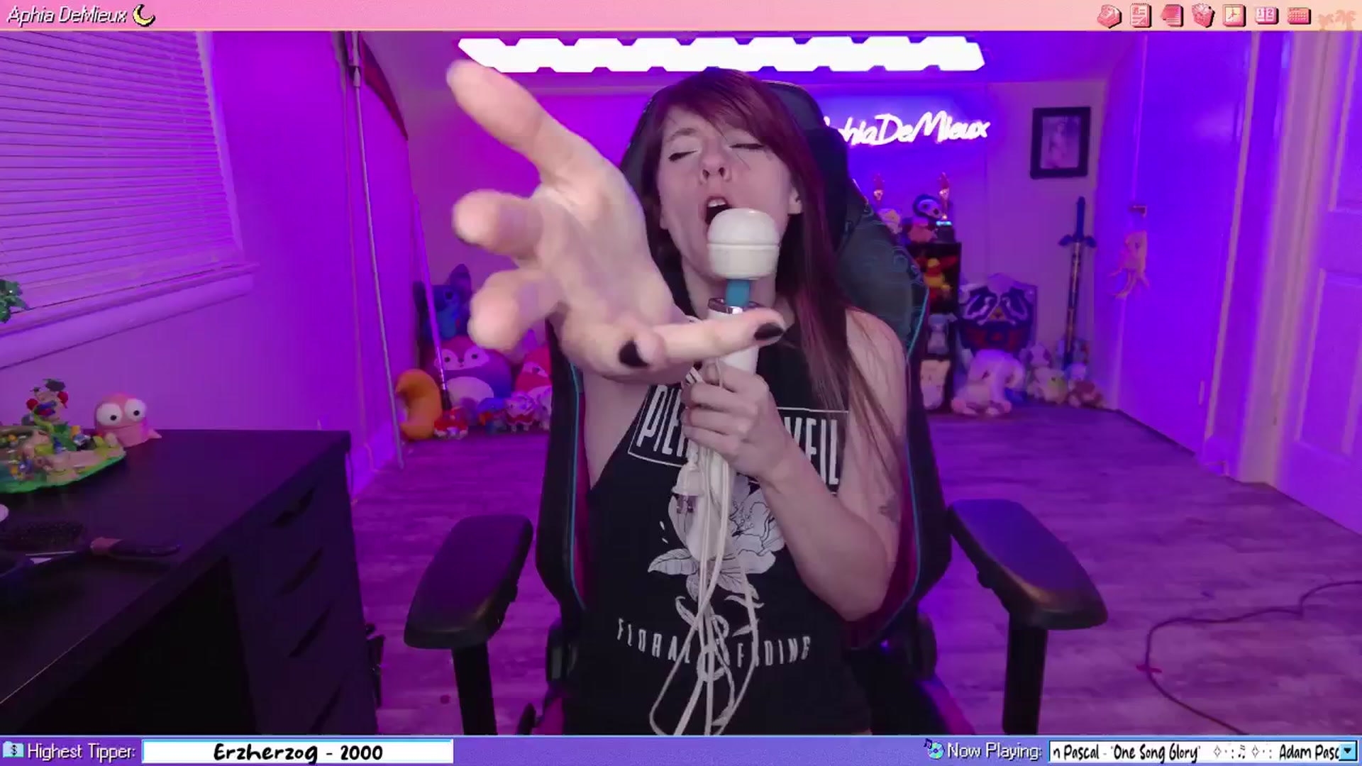 Gallery image thumbnail from AphiaDeMieux's myfreecams stream on, 02/13/2026, 03:58 image 4 of 20