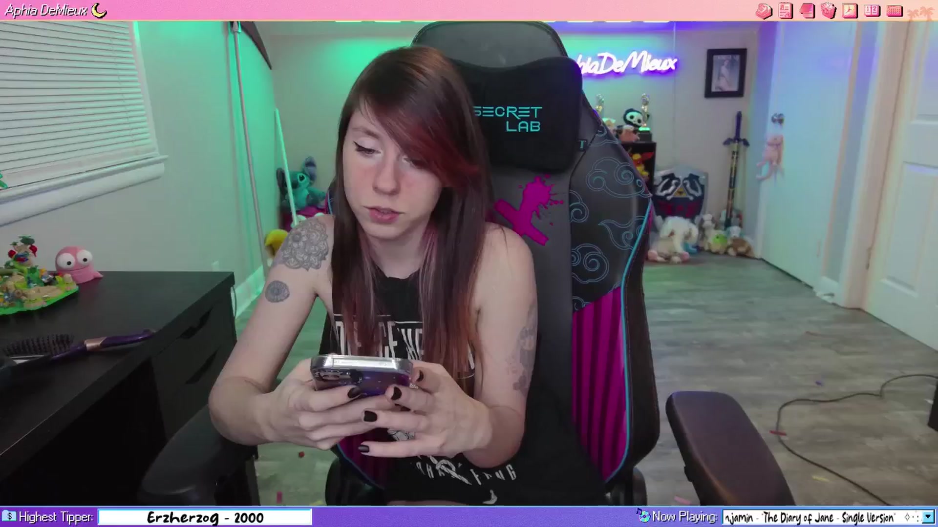 Gallery image thumbnail from AphiaDeMieux's myfreecams stream on, 02/13/2026, 03:58 image 16 of 20