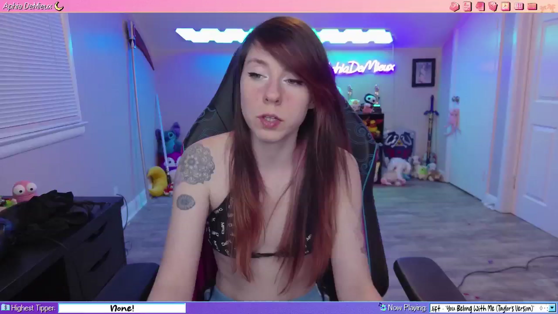 Gallery image thumbnail from AphiaDeMieux's myfreecams stream on, 02/14/2026, 04:49 image 5 of 20