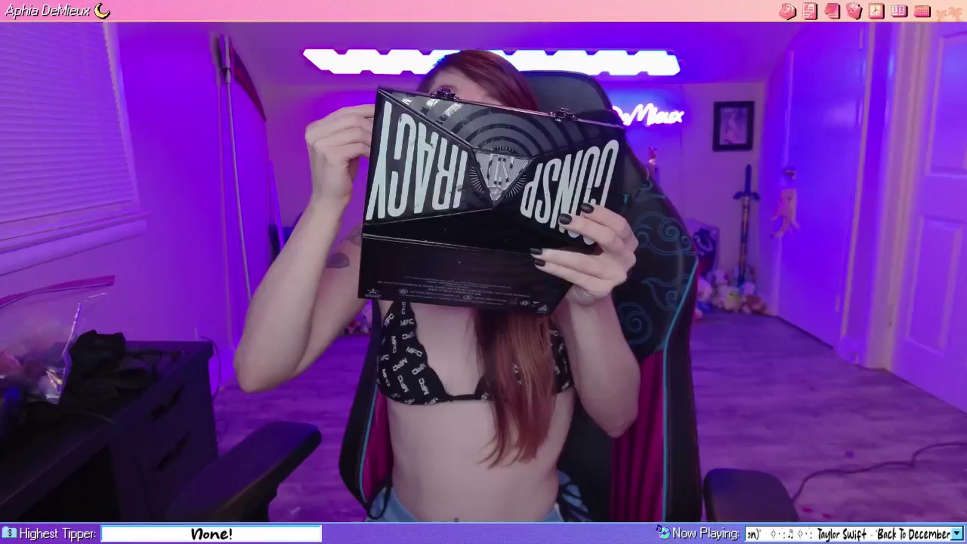 Gallery image thumbnail from AphiaDeMieux's myfreecams stream on, 02/14/2026, 04:49 image 4 of 20