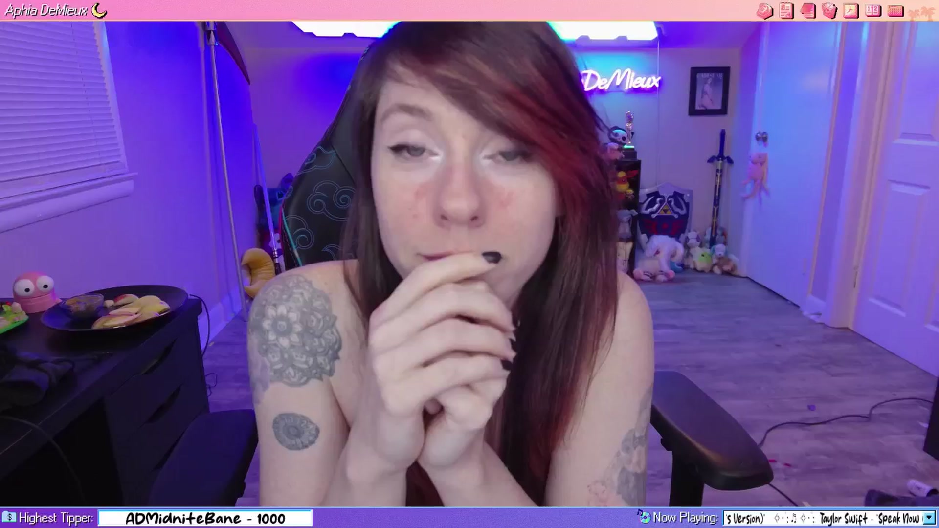 Gallery image thumbnail from AphiaDeMieux's myfreecams stream on, 02/14/2026, 04:49 image 9 of 20