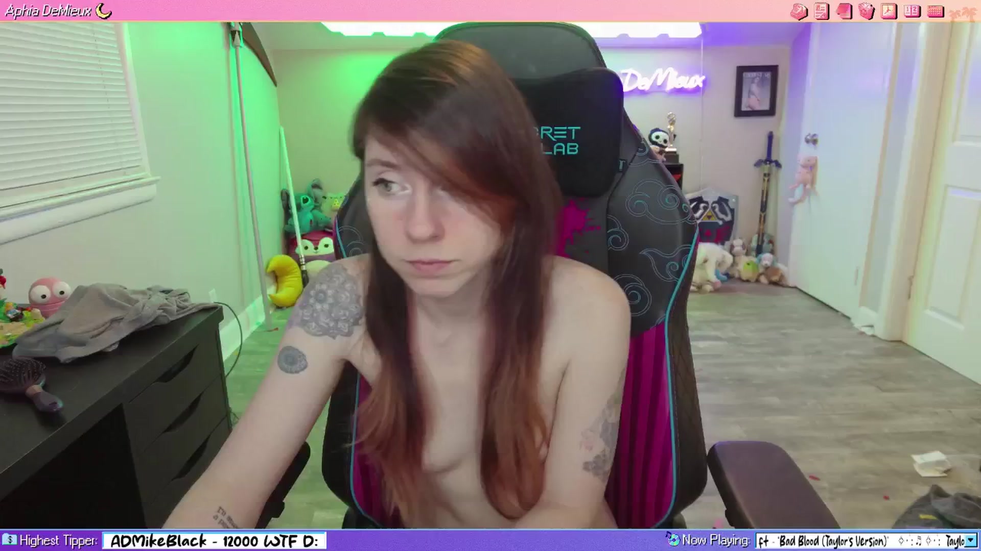 Gallery image thumbnail from AphiaDeMieux's myfreecams stream on, 02/22/2026, 04:54 image 14 of 20