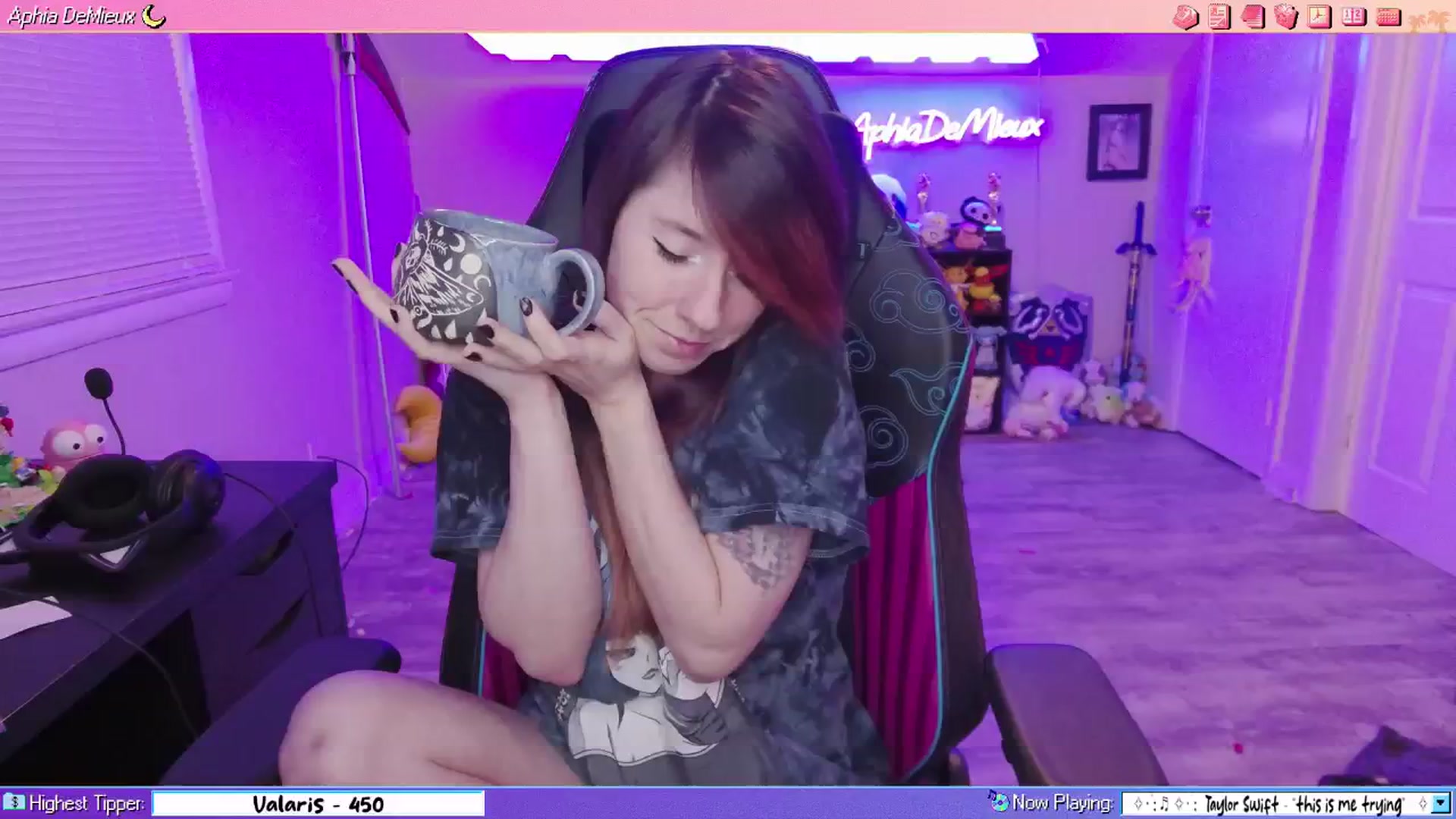 Gallery image thumbnail from AphiaDeMieux's myfreecams stream on, 02/24/2026, 04:59 image 12 of 20