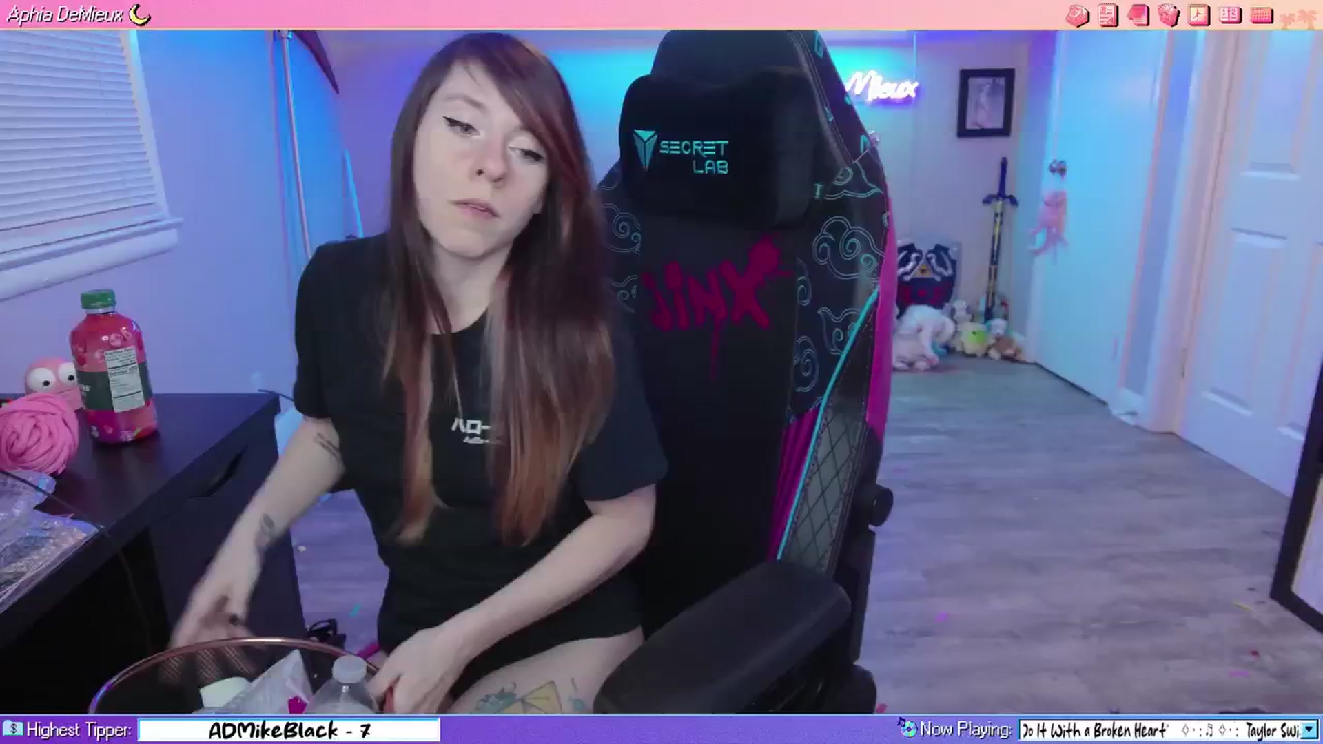 Gallery image thumbnail from AphiaDeMieux's myfreecams stream on, 02/28/2026, 05:52 image 4 of 20