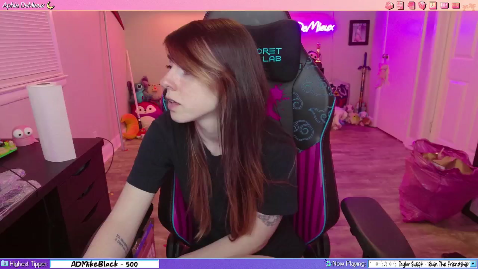 Gallery image thumbnail from AphiaDeMieux's myfreecams stream on, 02/28/2026, 05:52 image 11 of 20