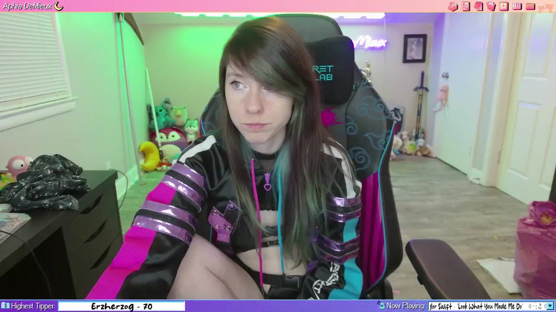 Gallery image thumbnail from AphiaDeMieux's myfreecams stream on, 03/01/2026, 04:31 image 10 of 20