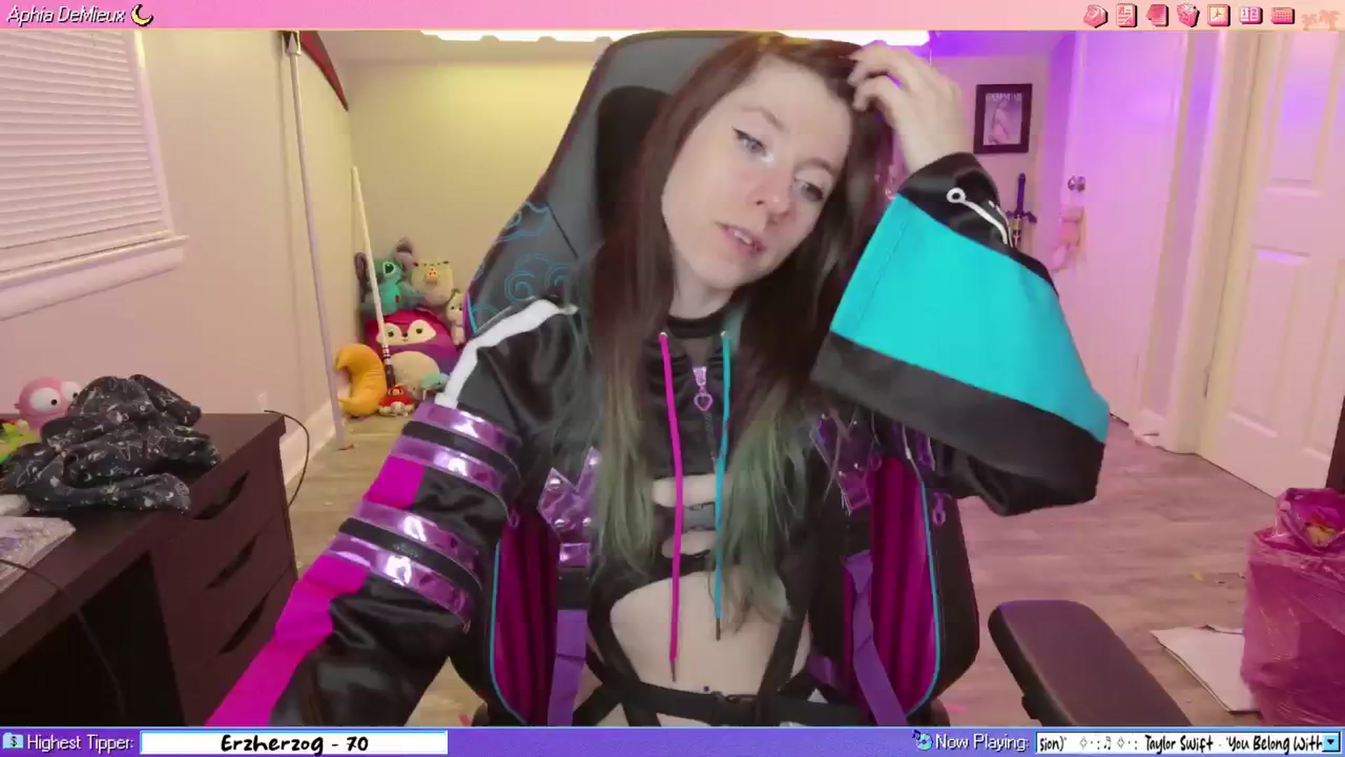 Gallery image thumbnail from AphiaDeMieux's myfreecams stream on, 03/01/2026, 04:31 image 12 of 20
