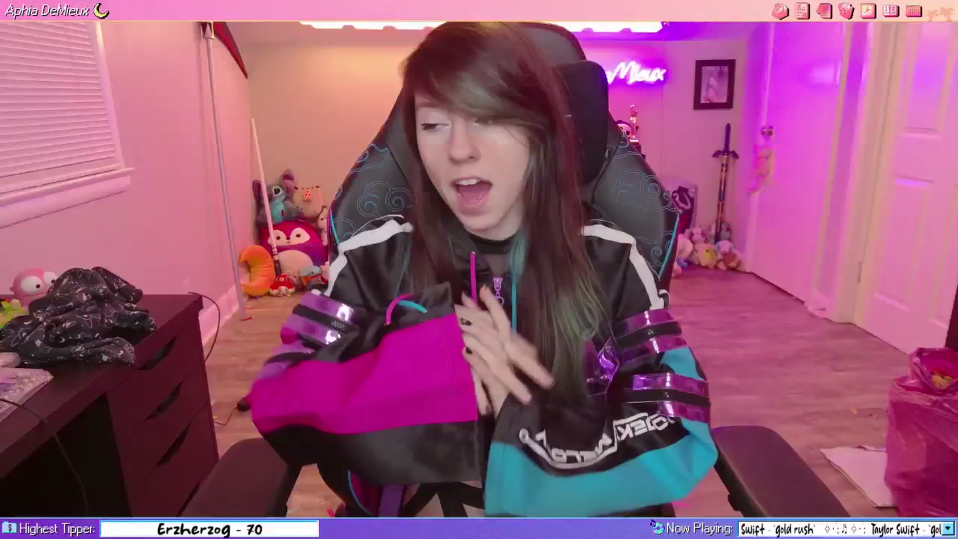 Gallery image thumbnail from AphiaDeMieux's myfreecams stream on, 03/01/2026, 04:31 image 13 of 20
