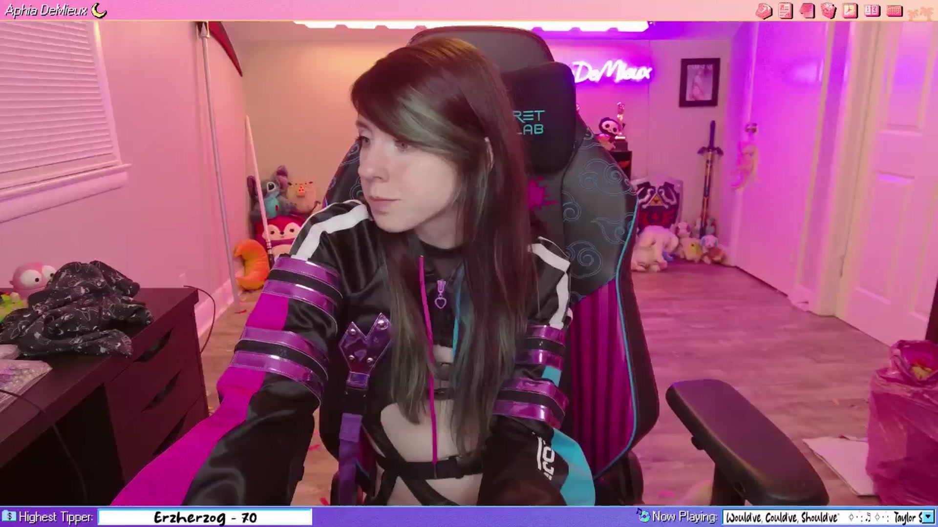 Gallery image thumbnail from AphiaDeMieux's myfreecams stream on, 03/01/2026, 04:31 image 14 of 20