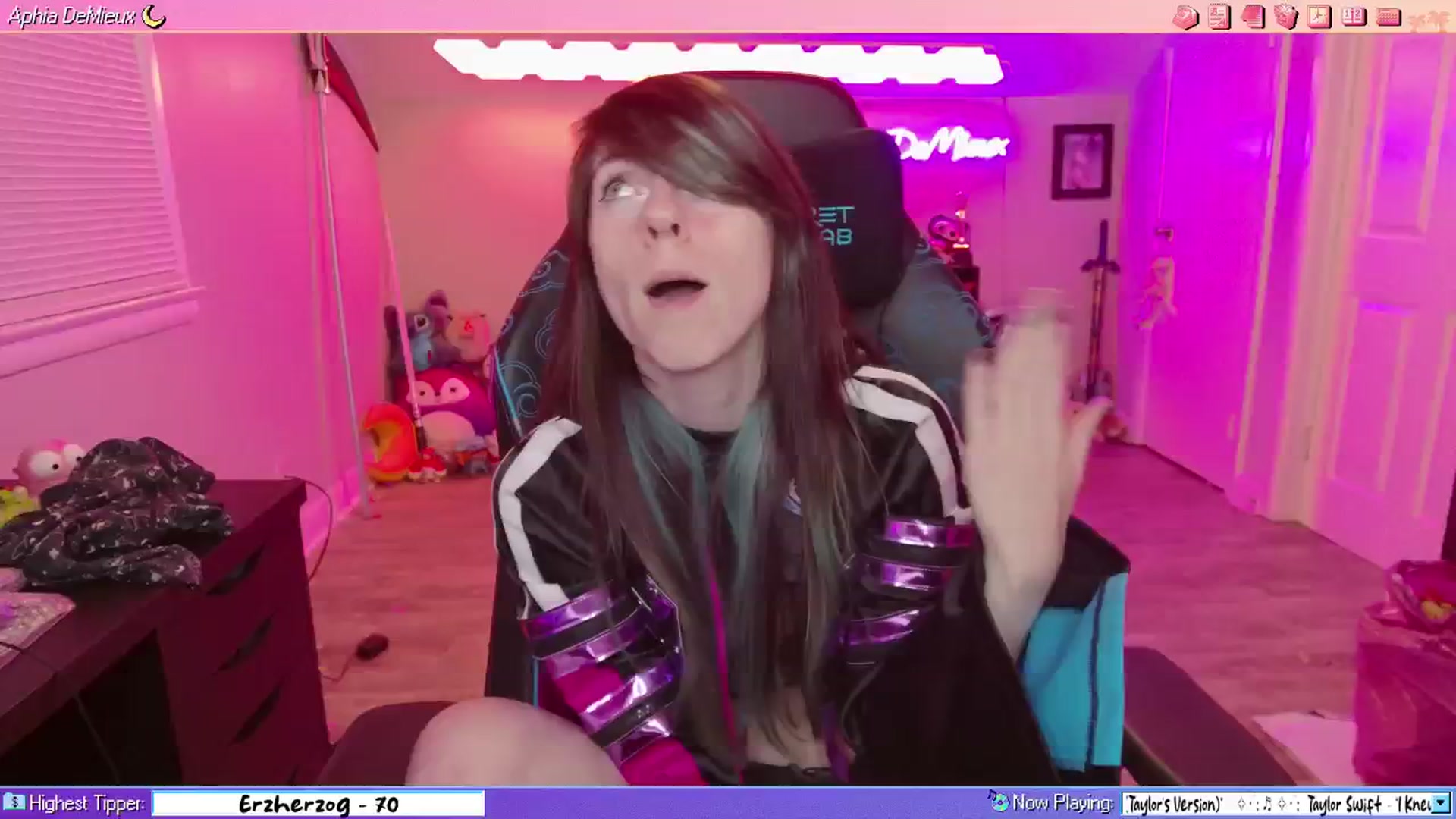 Gallery image thumbnail from AphiaDeMieux's myfreecams stream on, 03/01/2026, 04:31 image 18 of 20