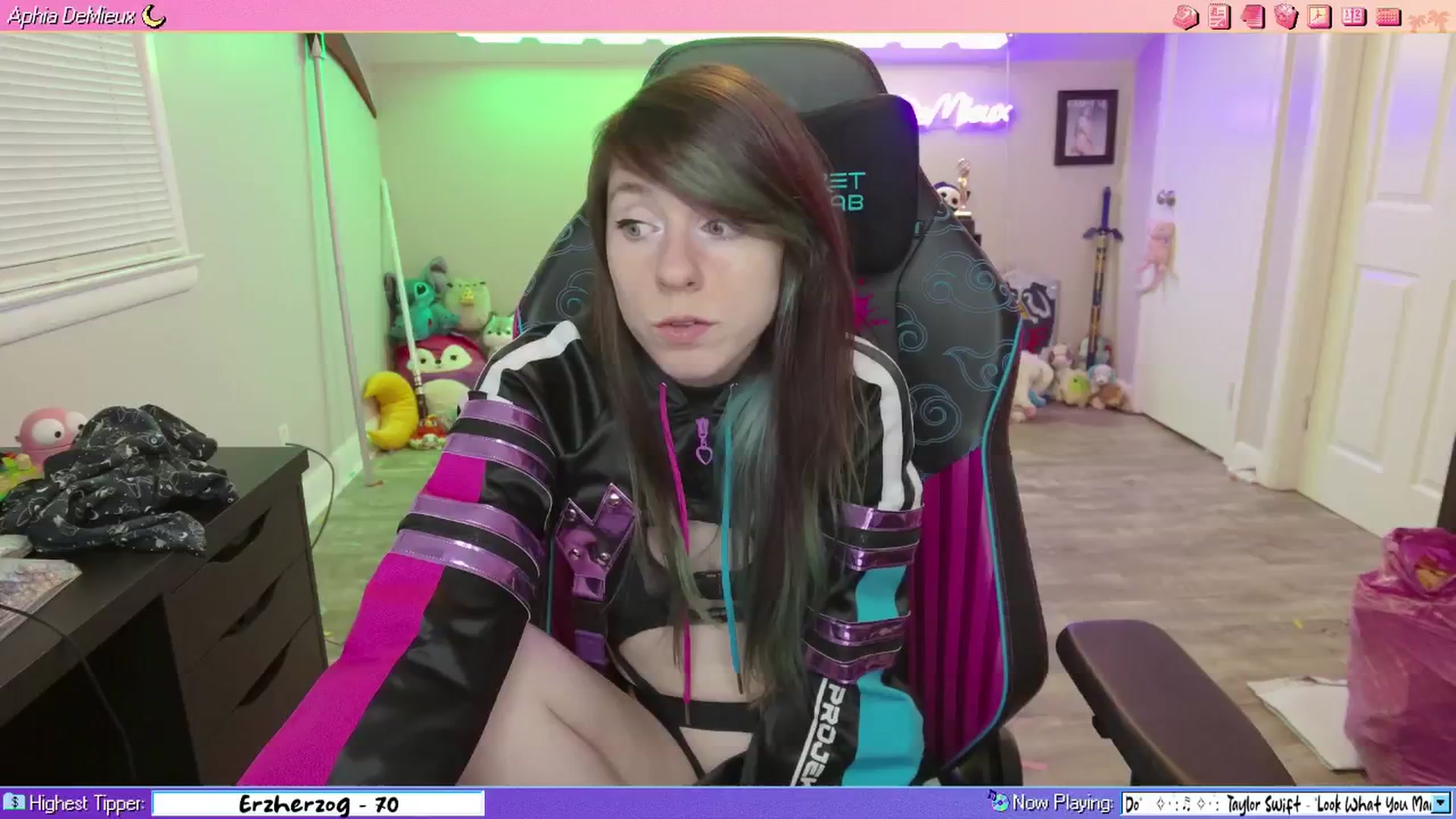 Gallery image thumbnail from AphiaDeMieux's myfreecams stream on, 03/01/2026, 04:31 image 11 of 20
