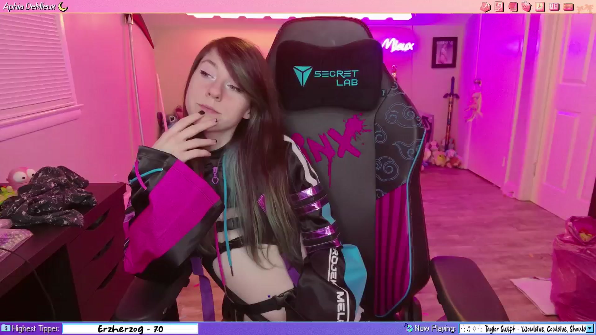 Gallery image thumbnail from AphiaDeMieux's myfreecams stream on, 03/01/2026, 04:31 image 15 of 20