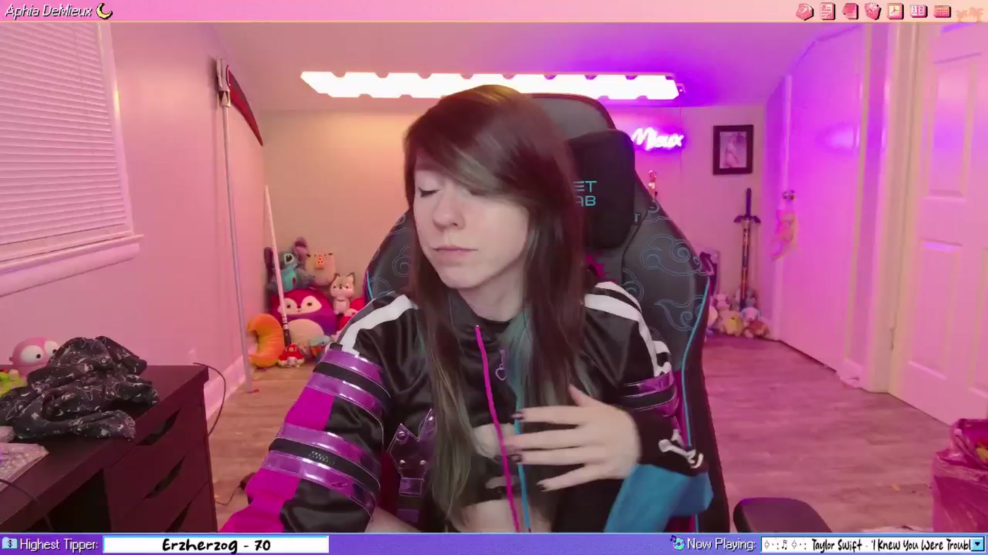Gallery image thumbnail from AphiaDeMieux's myfreecams stream on, 03/01/2026, 04:31 image 17 of 20