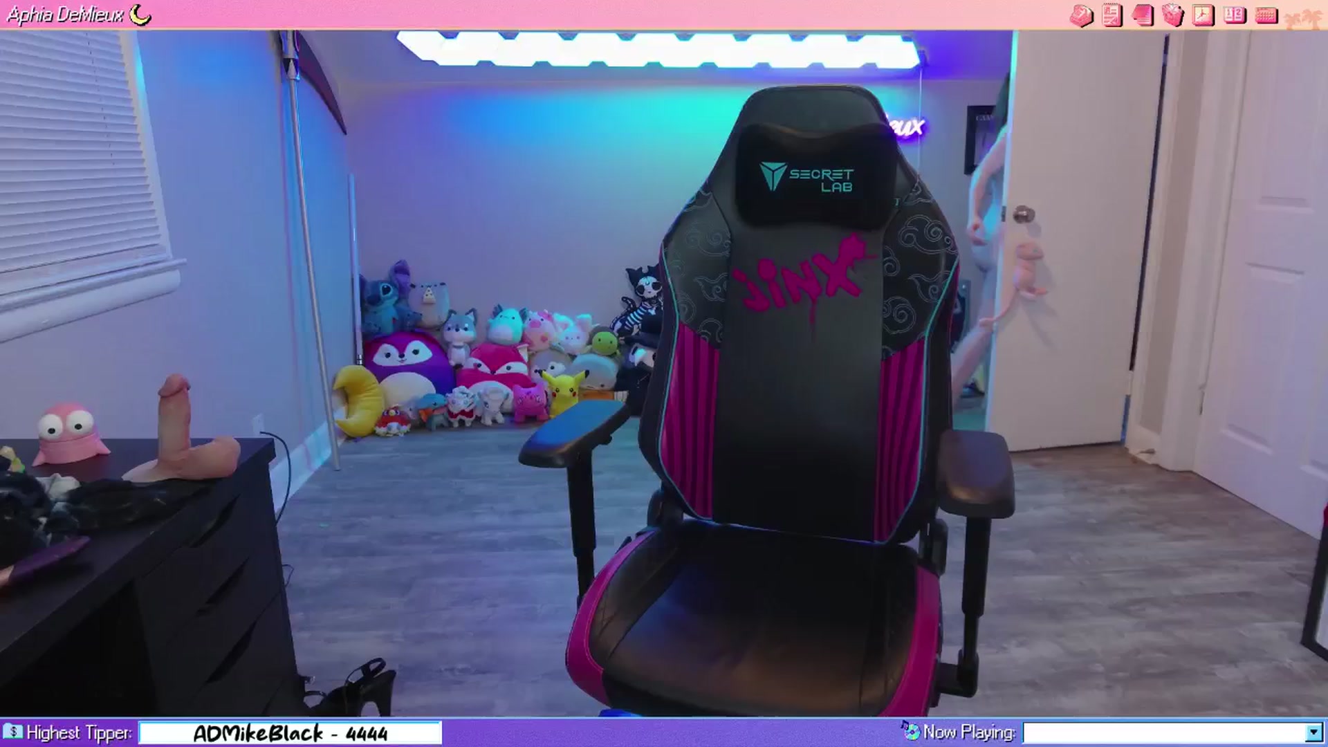 Gallery image thumbnail from AphiaDeMieux's myfreecams stream on, 03/15/2026, 04:06 image 14 of 20